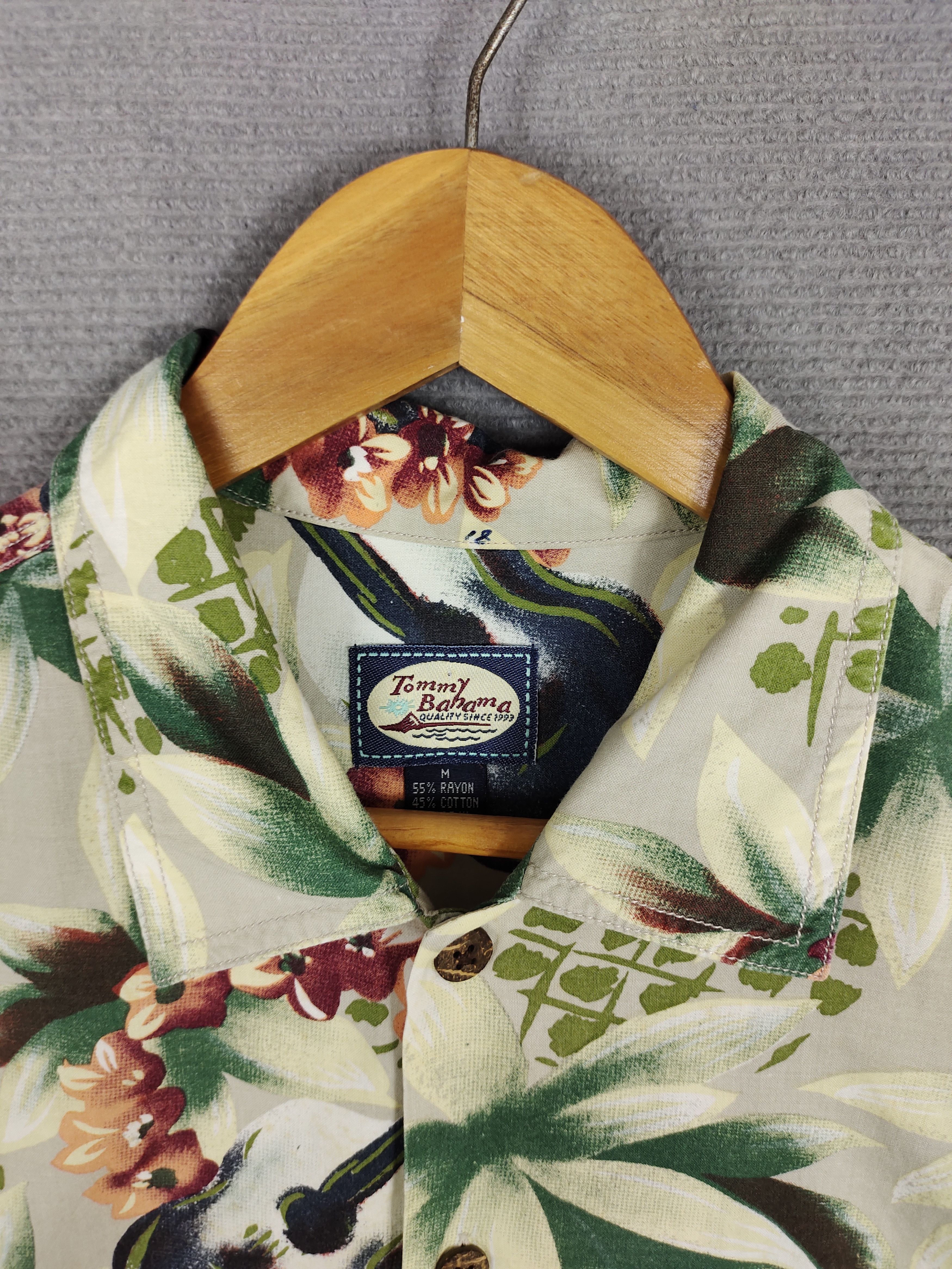Tommy Bahama 1990s Tommy Bahama Guitar & Flower Printed Hawaiian Shirt Size US M / EU 48-50 / 2 - 6 Thumbnail