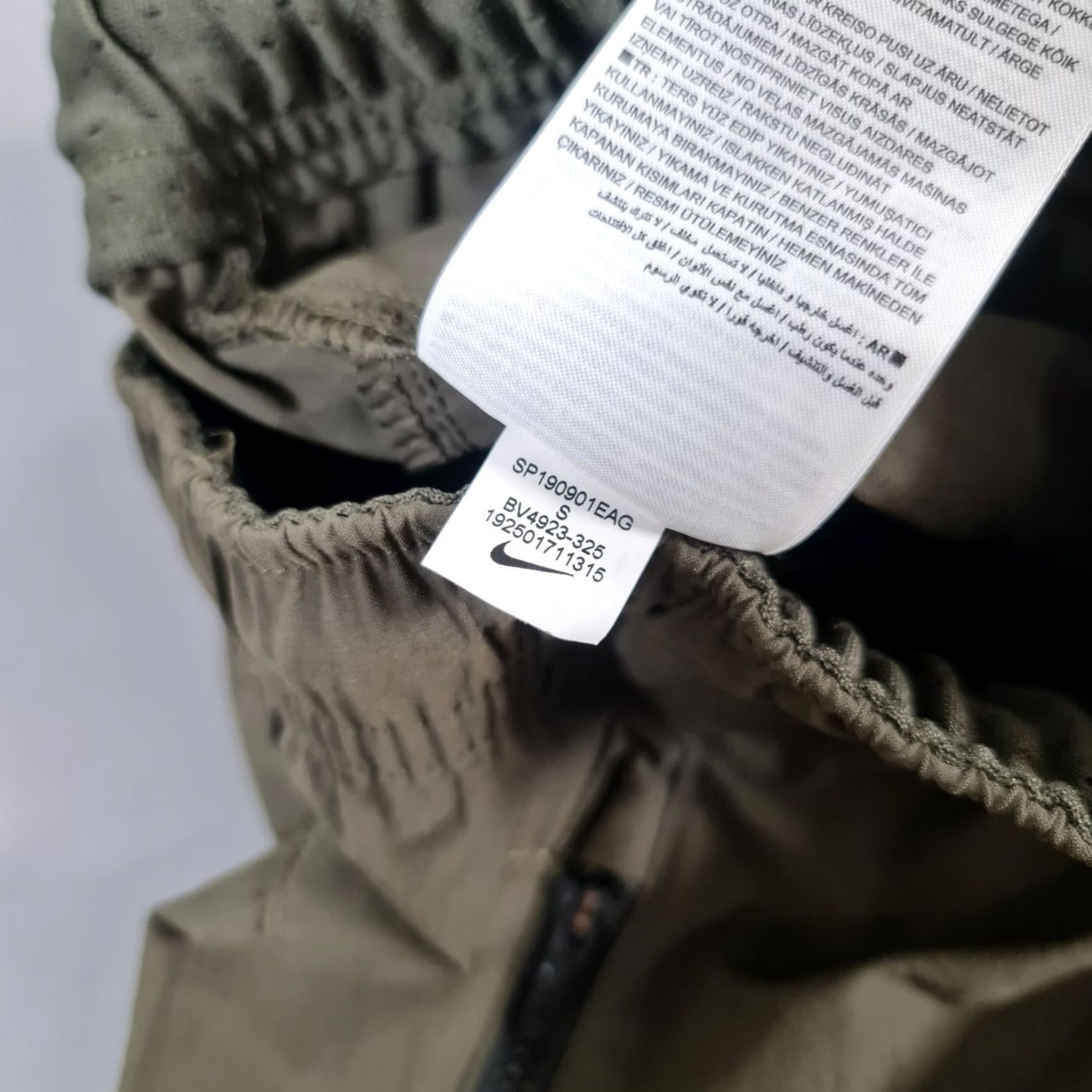Nike Nike Air Max Cargo Pants Mens Small Green Woven Joggers BV4923 325 Elastic Waist Pockets Zip Pocket Exercise Athletic Shirt? Size US 29 - 7 Thumbnail