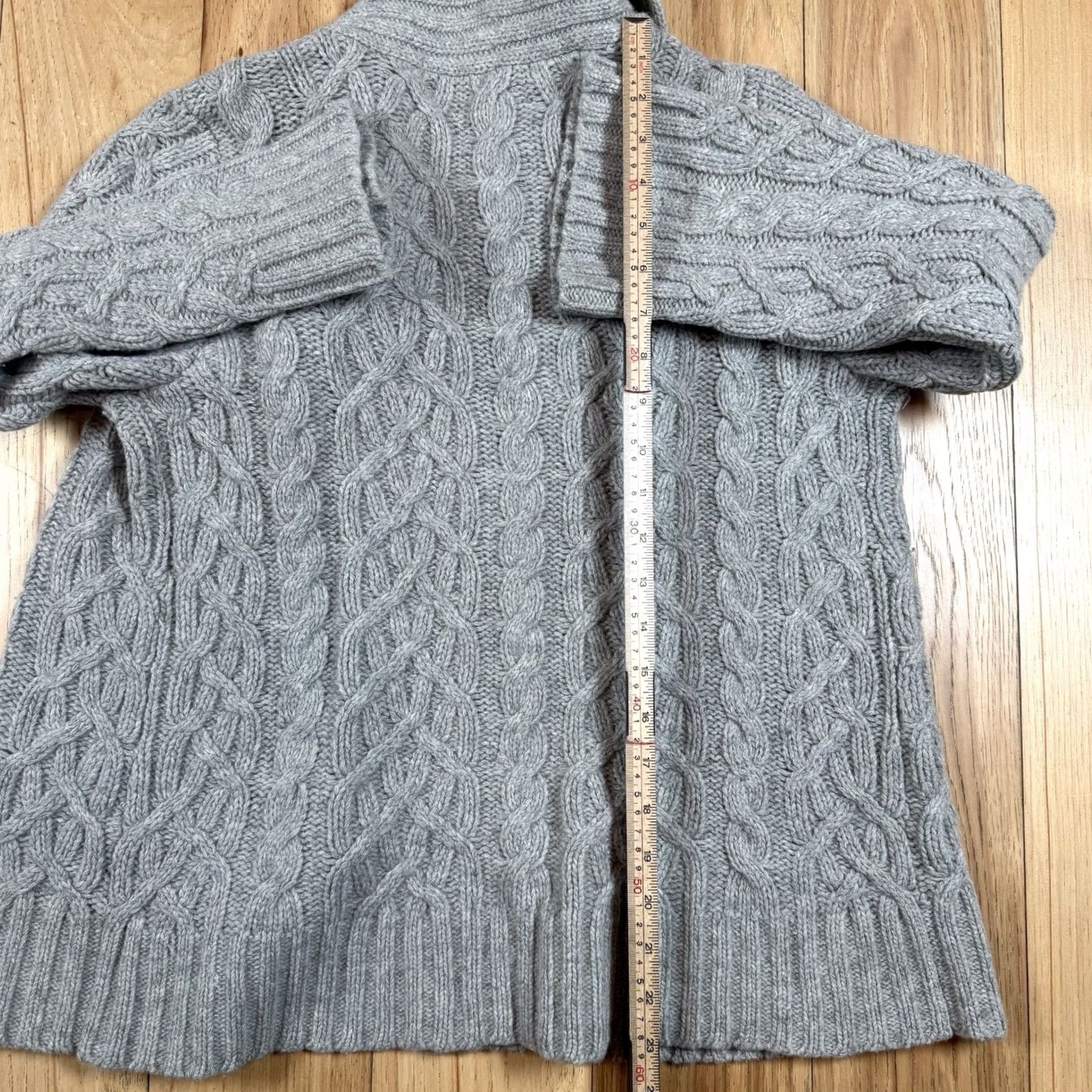Vintage Lauren Ralph Lauren Cardigan Wool Cable-Knit Sweater Womens Medium gray Rabbit-knit, Cable Knit, Wool, Cardigan, Sweater M, Women Size M / US 6-8 / IT 42-44 - 7 Thumbnail
