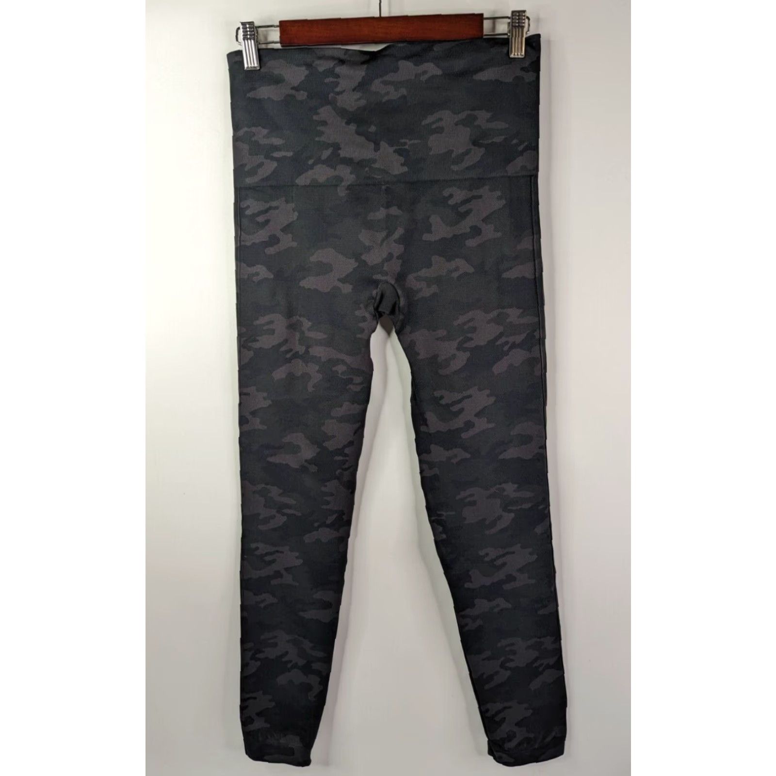 Spanx Spanx Look At Me Now Seamless Leggings Camouflage Black XL Womens Leggings Pull On (Camouflage) Size 40" / US 18 - 4 Thumbnail