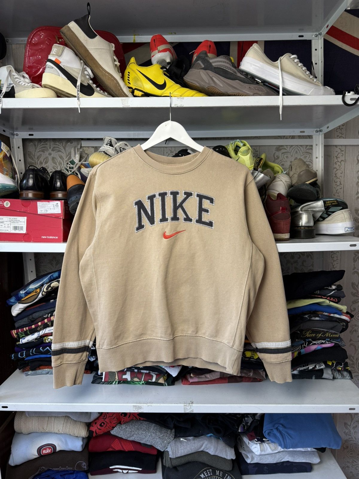 Nike VINTAGE 90s NIKE DISTRESSED CENTER LOGO SWEATSHIRTS CREWNECK Size US S / EU 44-46 / 1 - 22 Thumbnail