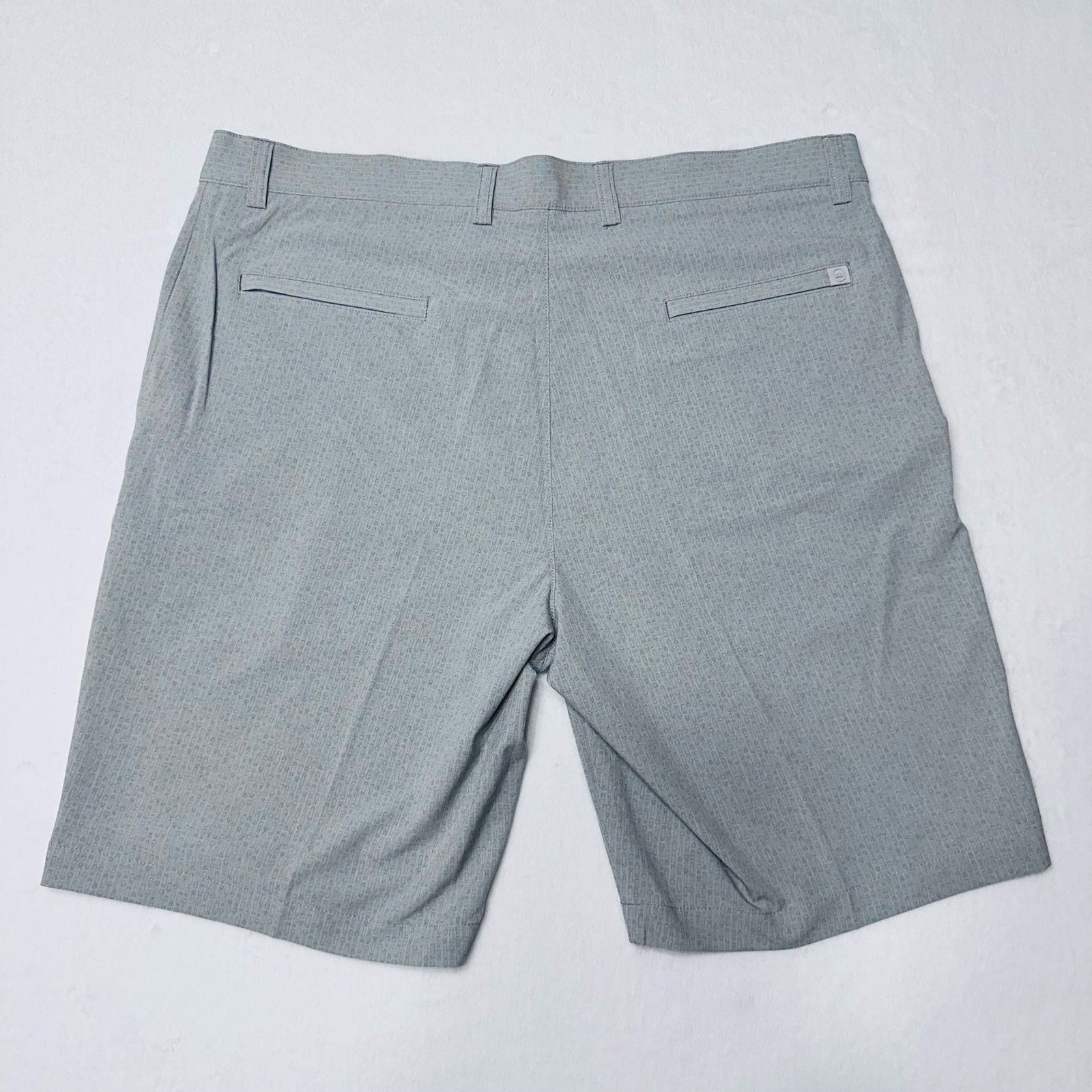 Peter Millar Peter Millar CS Men’s 36 Grey Quick Dry Hybrid Golf Shorts Size US 36 / EU 52 - 10 Thumbnail