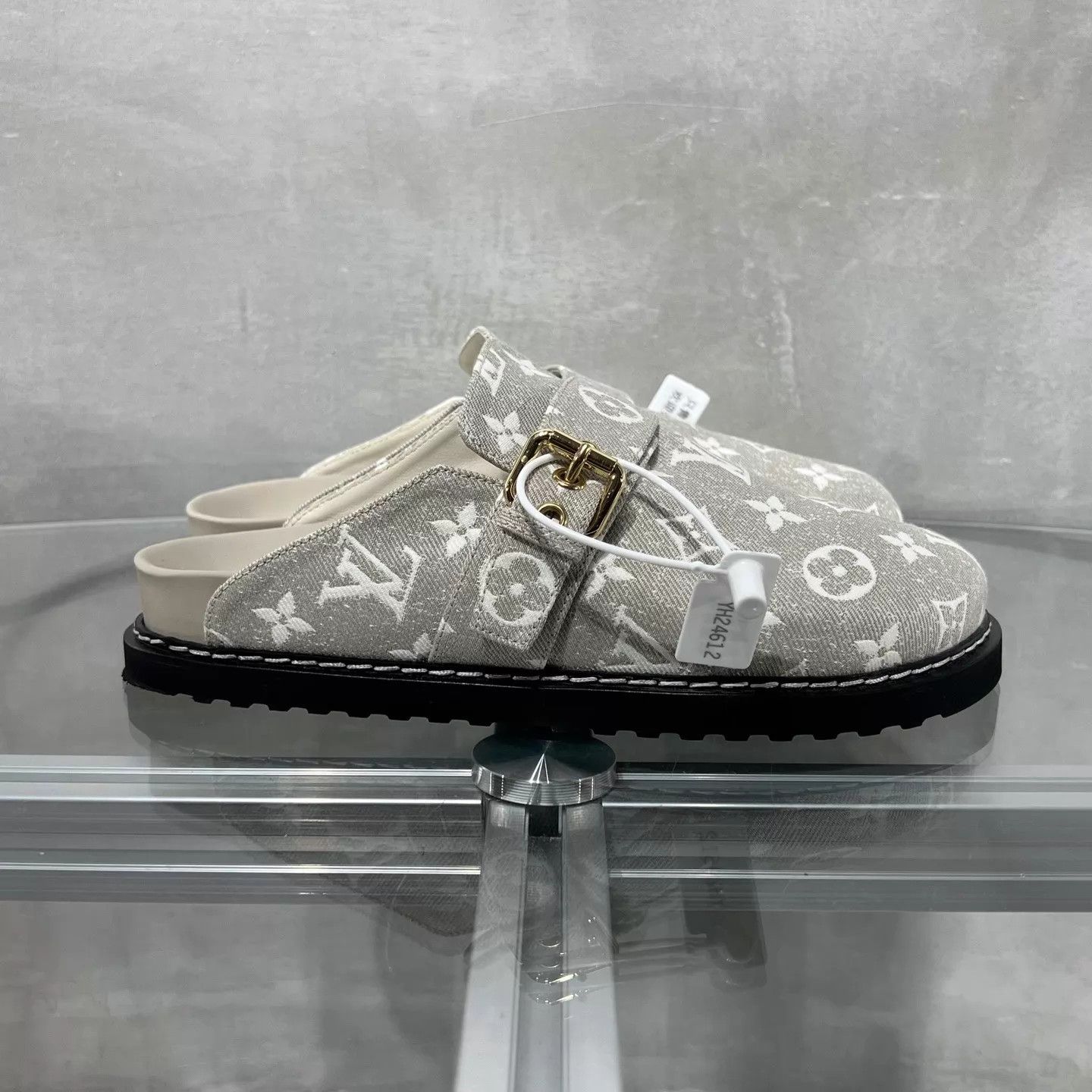 Louis Vuitton LV cosy gray all over print Birkenstock UK3/37 Size US 6.5 / IT 36.5 - 4 Thumbnail