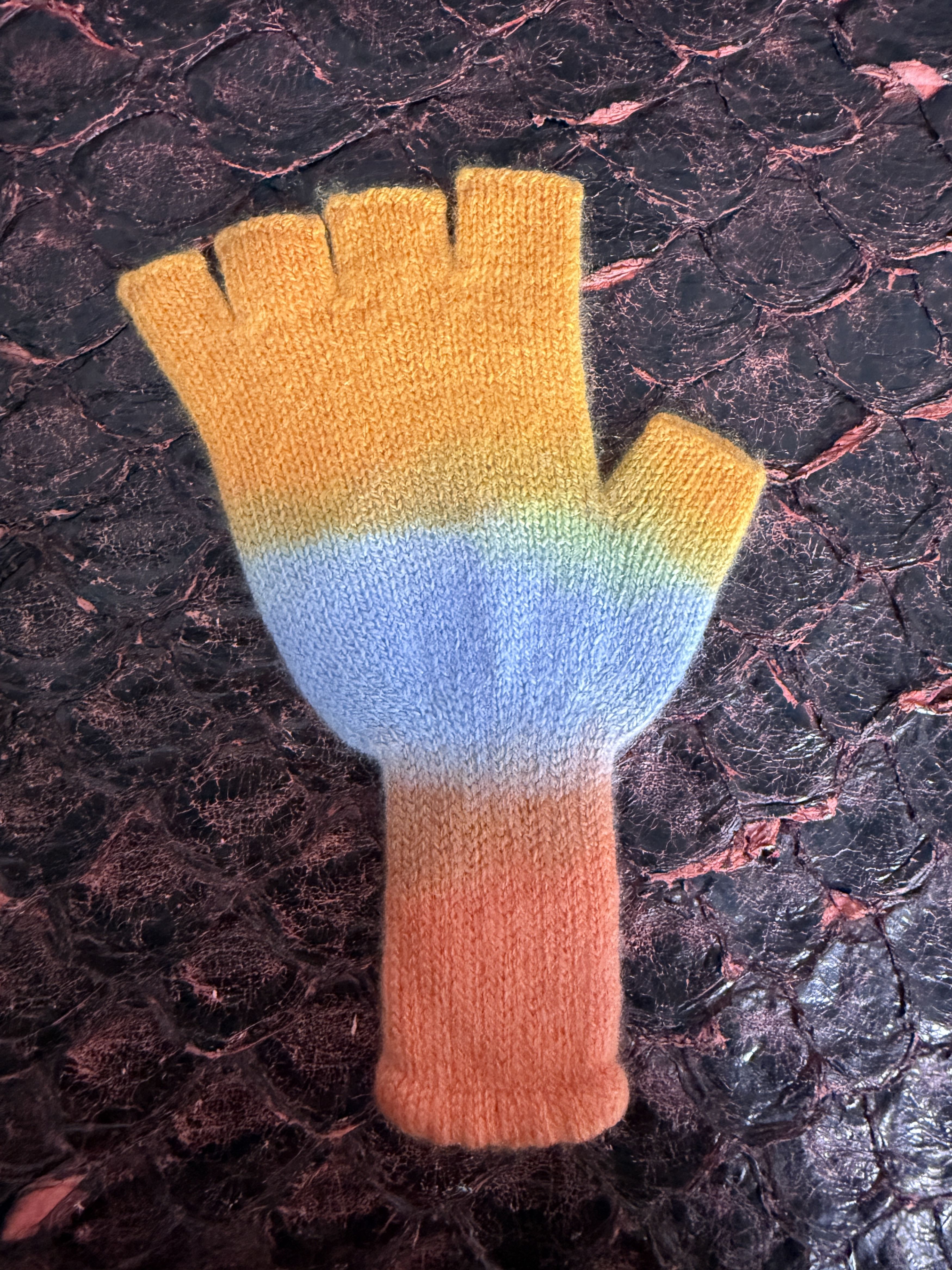 The Elder Statesman $265 The Elder Statesman Cashmere Dip-Dye Fingerless Gloves Size ONE SIZE - 2 Thumbnail