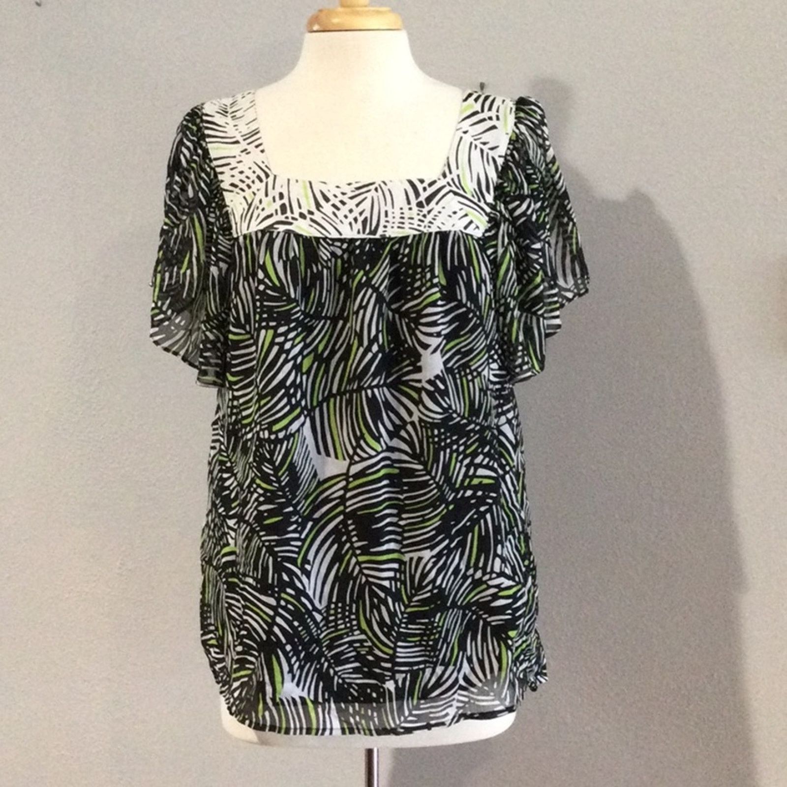 Worthington Worthington Foliage Print Flutter Sleeve Square Neck Top L Size L / US 10 / IT 46 - 1 Thumbnail