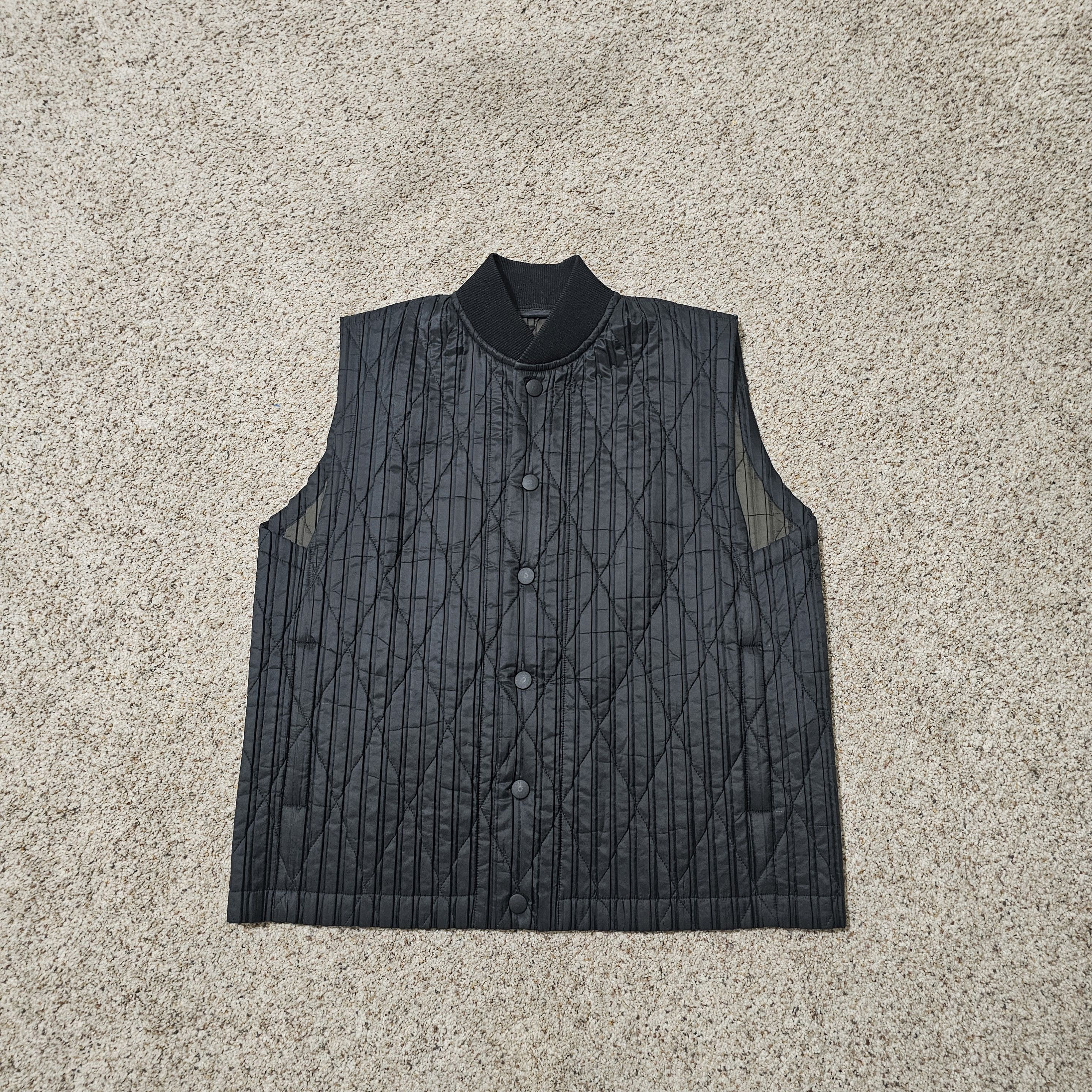 Issey Miyake Homme Plissé Issey Miyake Black Padded Pleats Vest Size 2/M Size US M / EU 48-50 / 2 - 11 Thumbnail