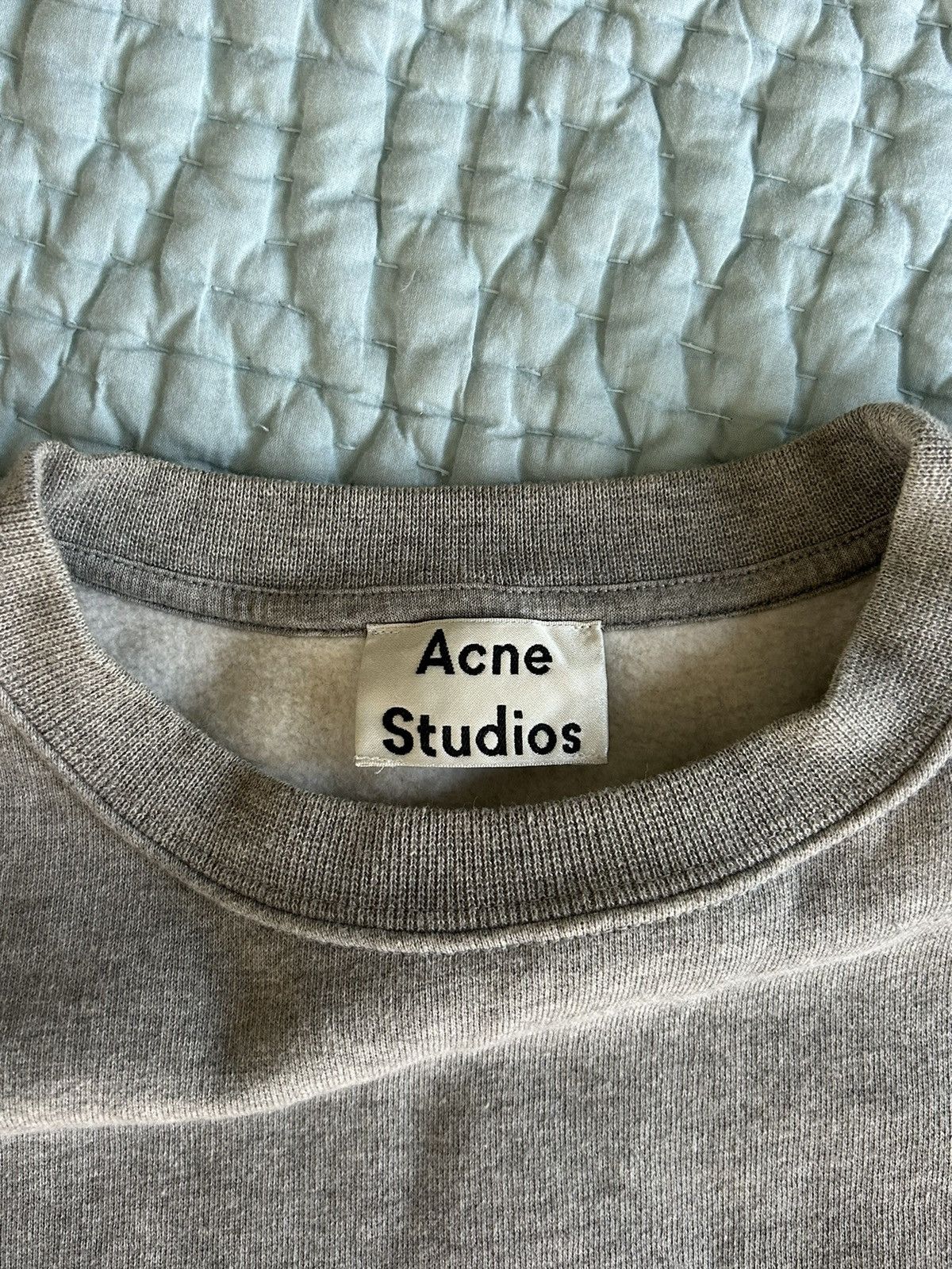 Acne Studios Acne Studios Embossed Logo Crewneck Size US S / EU 44-46 / 1 - 2 Thumbnail