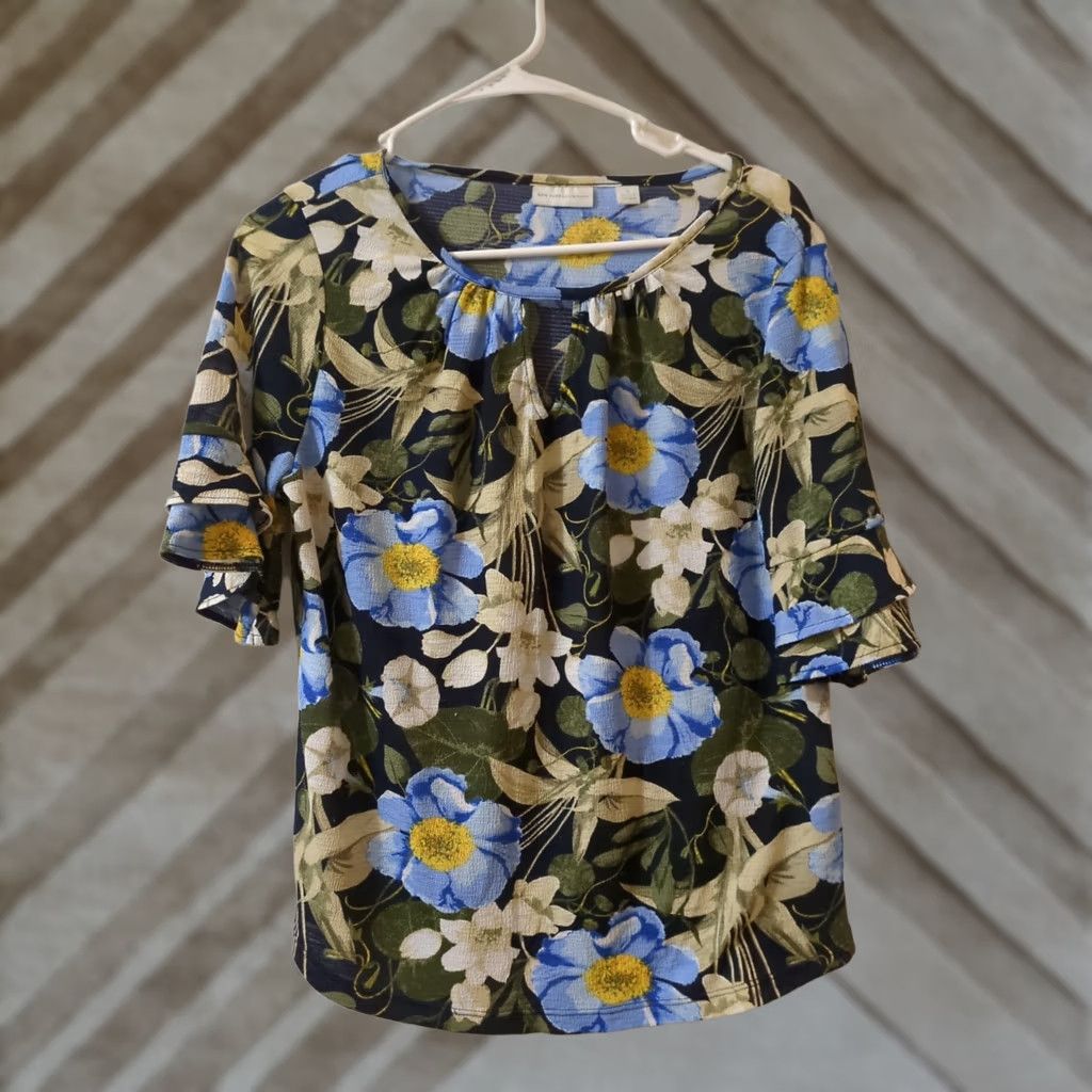 Vintage New York and Company Womens Blouse M Floral Blue Short Sleeve Polyester Top Blouse Female Flower Lightweight Size M / US 6-8 / IT 42-44 - 1 Thumbnail