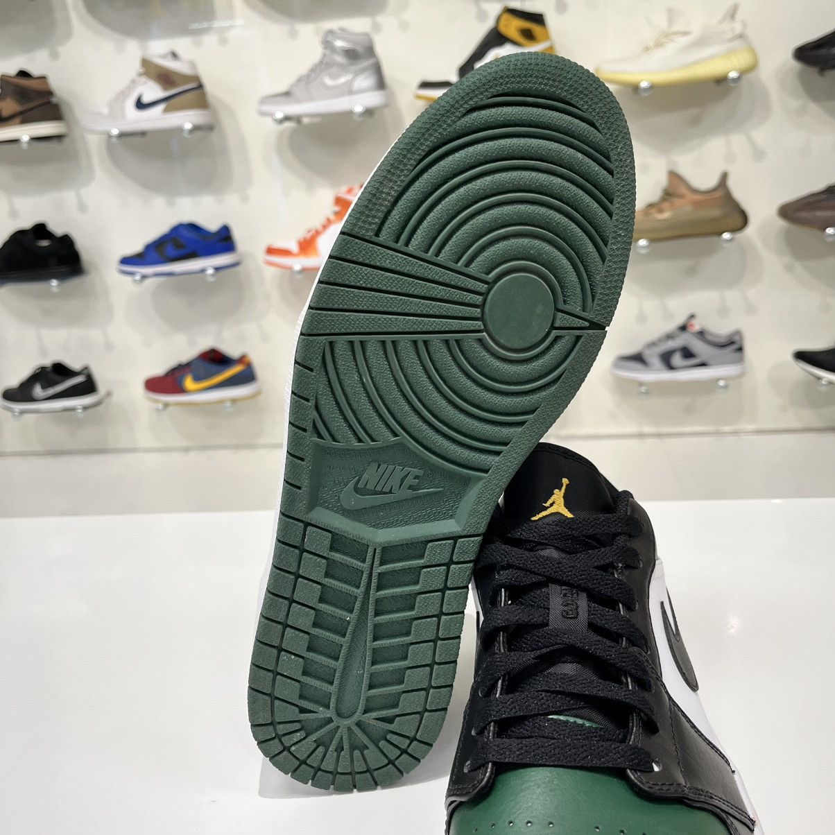 Nike Air Jordan 1 Low Green Toe Size US 12 / EU 45 - 11 Thumbnail