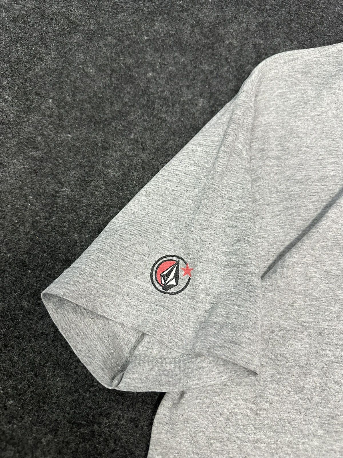 Volcom Volcom Center Vintage Made In Usa Tshirt A479 Size US L / EU 52-54 / 3 - 3 Thumbnail