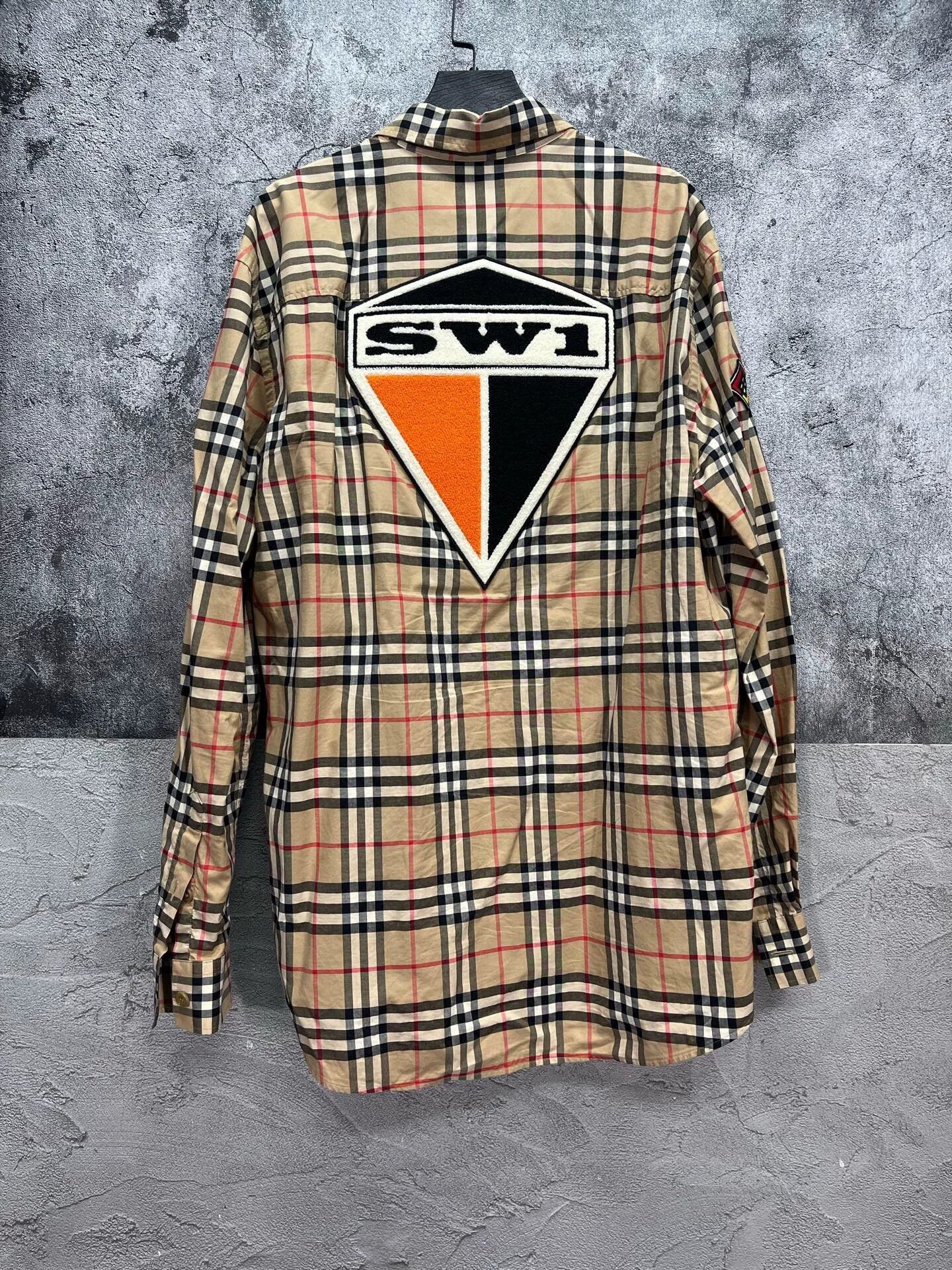Burberry Burberry embroidered badge shirt L 99 new worn 1x Size US L / EU 52-54 / 3 - 2 Thumbnail