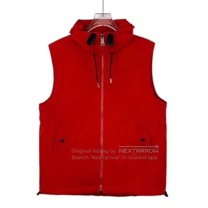 Burberry Burberry Red Hidden Hood Cotton Vest. Size US M / EU 48-50 / 2 - 1 Thumbnail