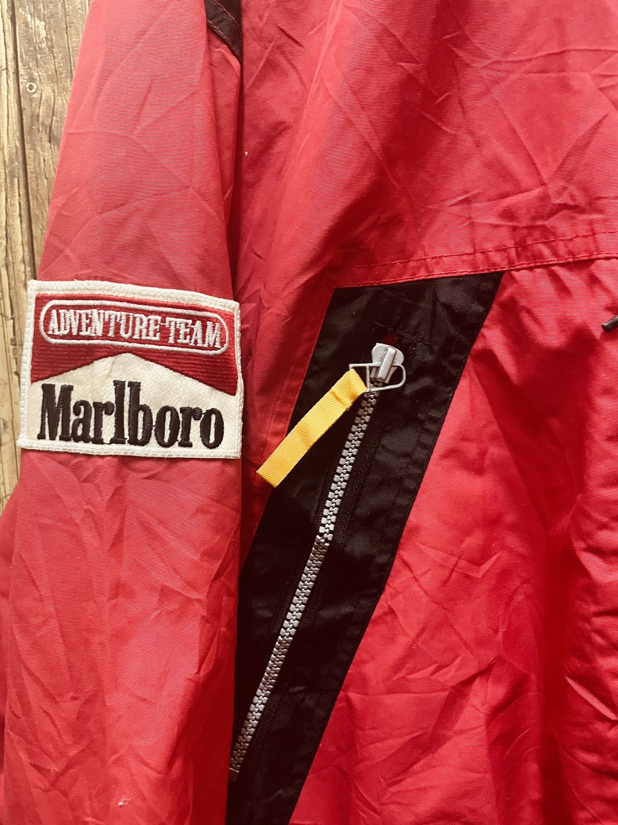 Vintage Vintage Marlboro Adventure Team Cigarettes Hooded Jacket Size US L / EU 52-54 / 3 - 3 Thumbnail