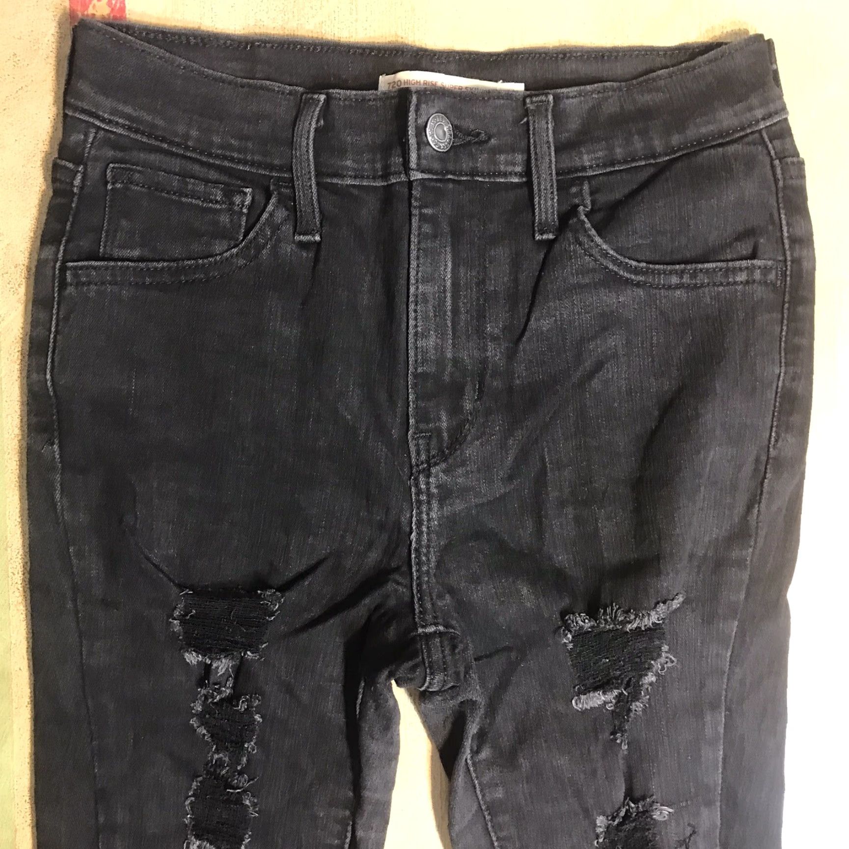 Levi's Levi's 720 Super High Rise Skinny Jeans Womens Black Denim 25x30 Distressed Slim Stretch 5-Pocket Bohemian Festival Long Inseam 30"} Size 42" / US 20 - 3 Thumbnail