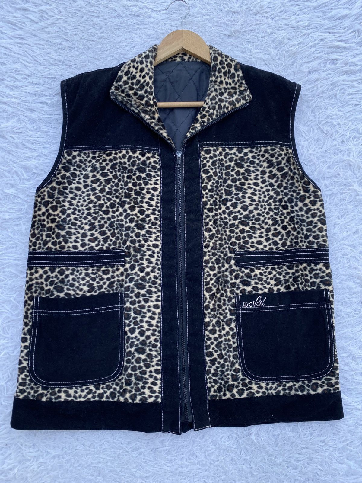 Japanese Brand Vintage 1990s style leopard cheetah Design sleeveless vest Size US L / EU 52-54 / 3 - 4 Thumbnail