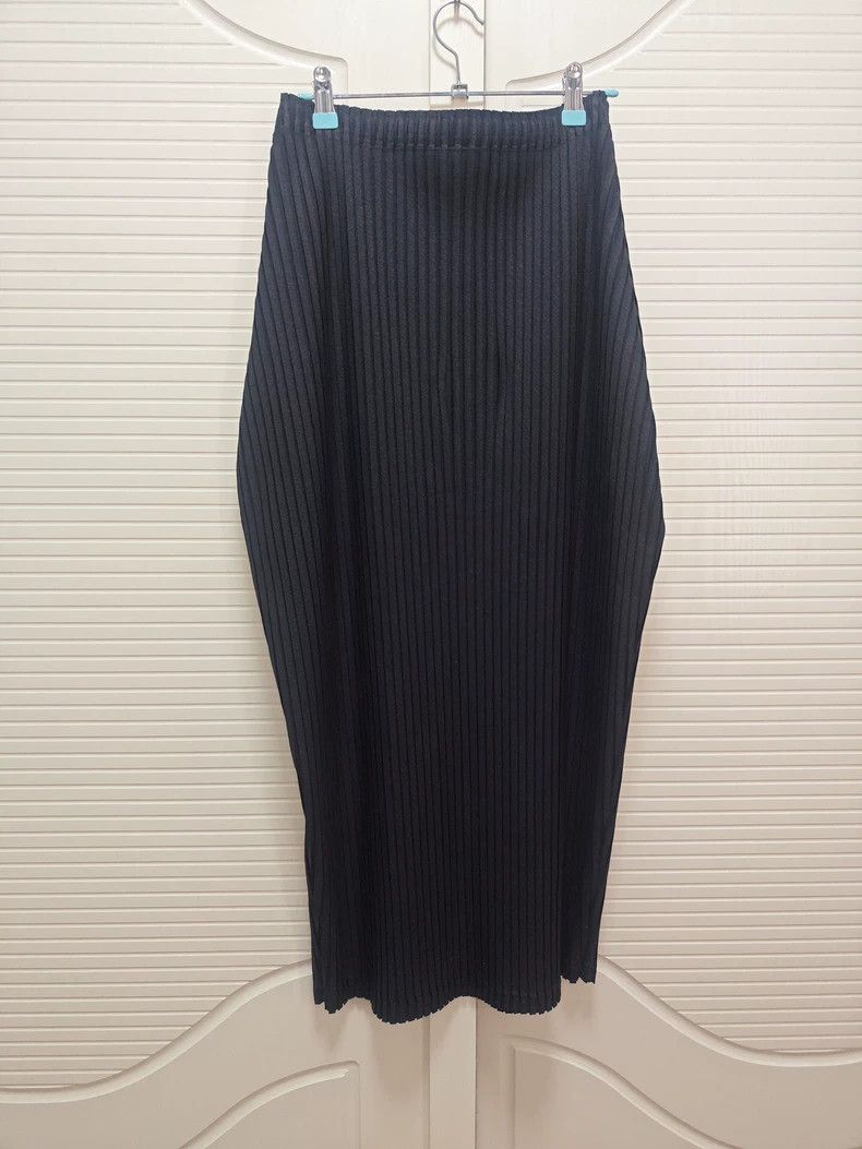 Issey Miyake Issey Miyake size:2 Black pleated tulip skirt Size 31" - 1 Thumbnail