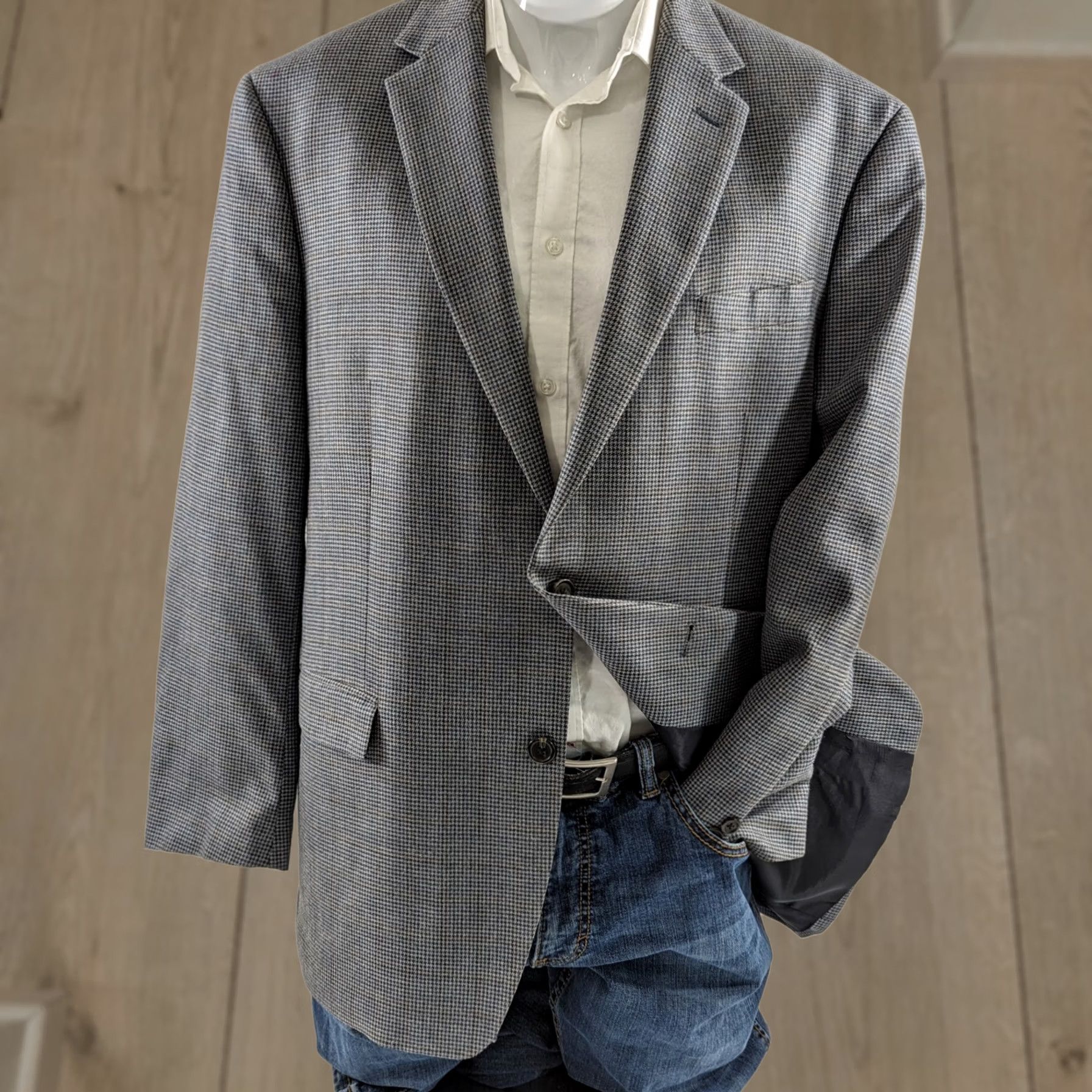 Chaps Chaps Blazer Silk Wool Gray Houndstooth 44R FLAWS Blazer Men Regular Jacket Coat Notch Lapel 2-Button 4-Button Vent Wool Silk Lined Size 44R - 1 Thumbnail