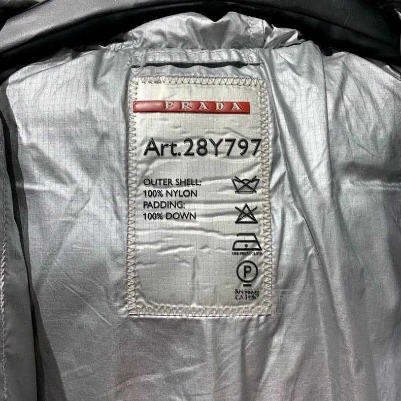 Other Prada pure white down jacket. Size US L / EU 52-54 / 3 - 3 Thumbnail