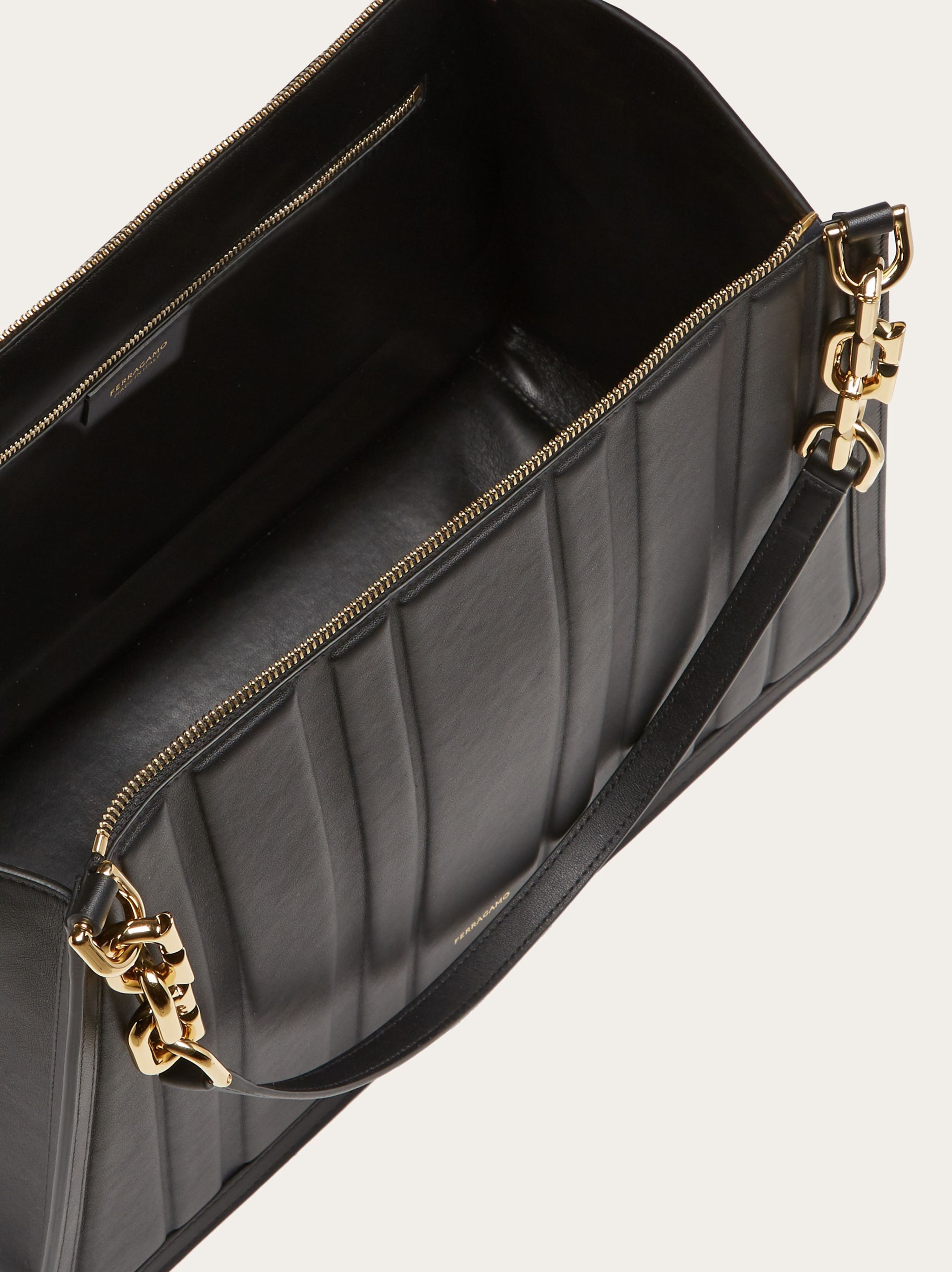 Salvatore Ferragamo o1s1rm0924 Size: OS / Panelled Leather Tote Bag in Black Size ONE SIZE - 5 Thumbnail