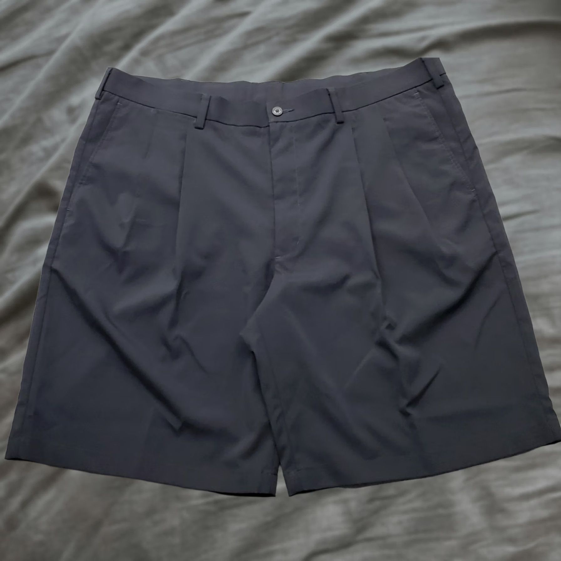 PGA Tour PGA TOUR Chino Shorts Mens 40 Black Pleated Stretch Performance Outdoor Size US 40 / EU 56 - 1 Thumbnail