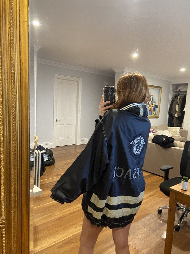 Versace Vintage Windbreaker Jacket Size US XL / EU 56 / 4 - 1 Thumbnail
