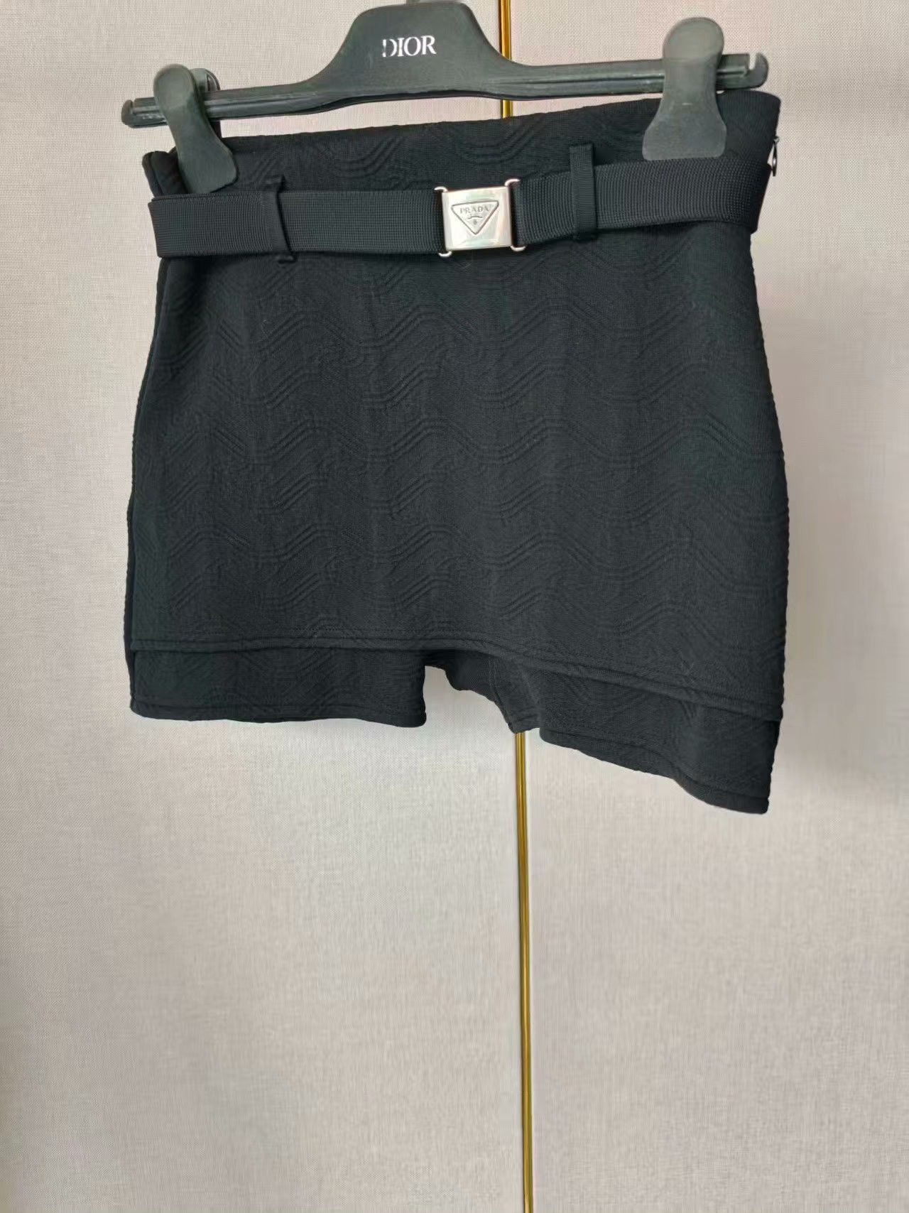 Prada Prada Shorts Size 38 Size 38" / US 16 / IT 52 - 1 Thumbnail