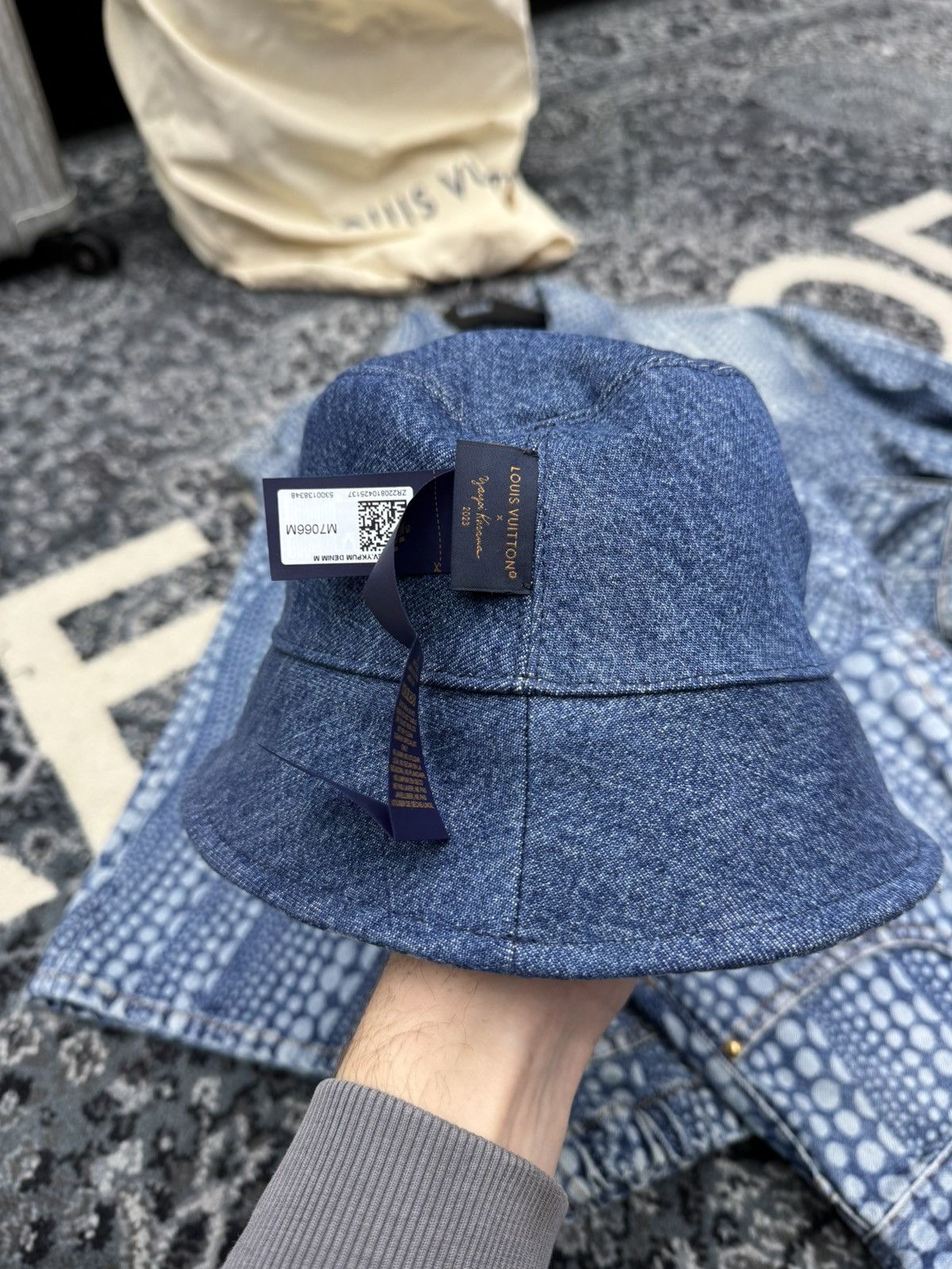 Louis Vuitton × Yayoi Kusama Louis Vuitton YK reversible all over dots bucket hat Size ONE SIZE - 9 Thumbnail
