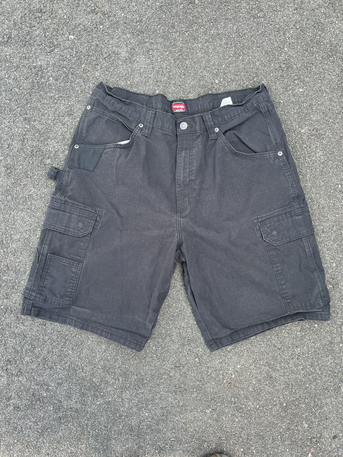 Wrangler Workwear Shorts Size US 36 / EU 52 - 1 Thumbnail