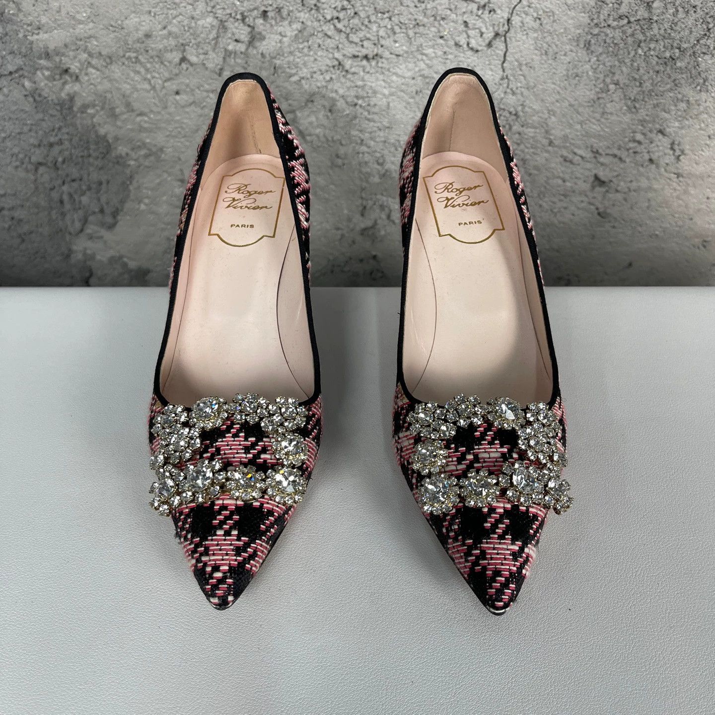 Roger Vivier Roger Vivier RV Crystal Buckle Heels Women's 36.5 Size US 5.5 / IT 35.5 - 7 Thumbnail