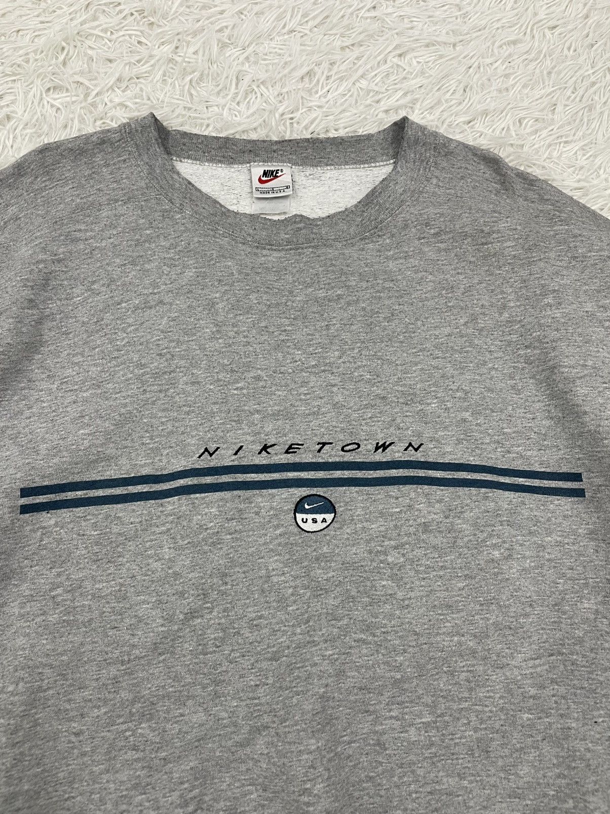 Nike Vintage Late 90s Nike Town Usa Sweatshirt Size US L / EU 52-54 / 3 - 3 Thumbnail
