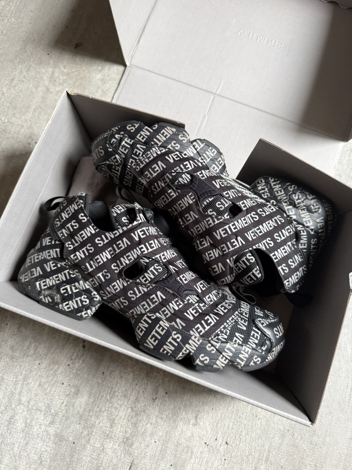 Reebok × Vetements VETEMENTS X Reebok Instapump Fury Monogram Size US 7 / EU 40 - 4 Thumbnail