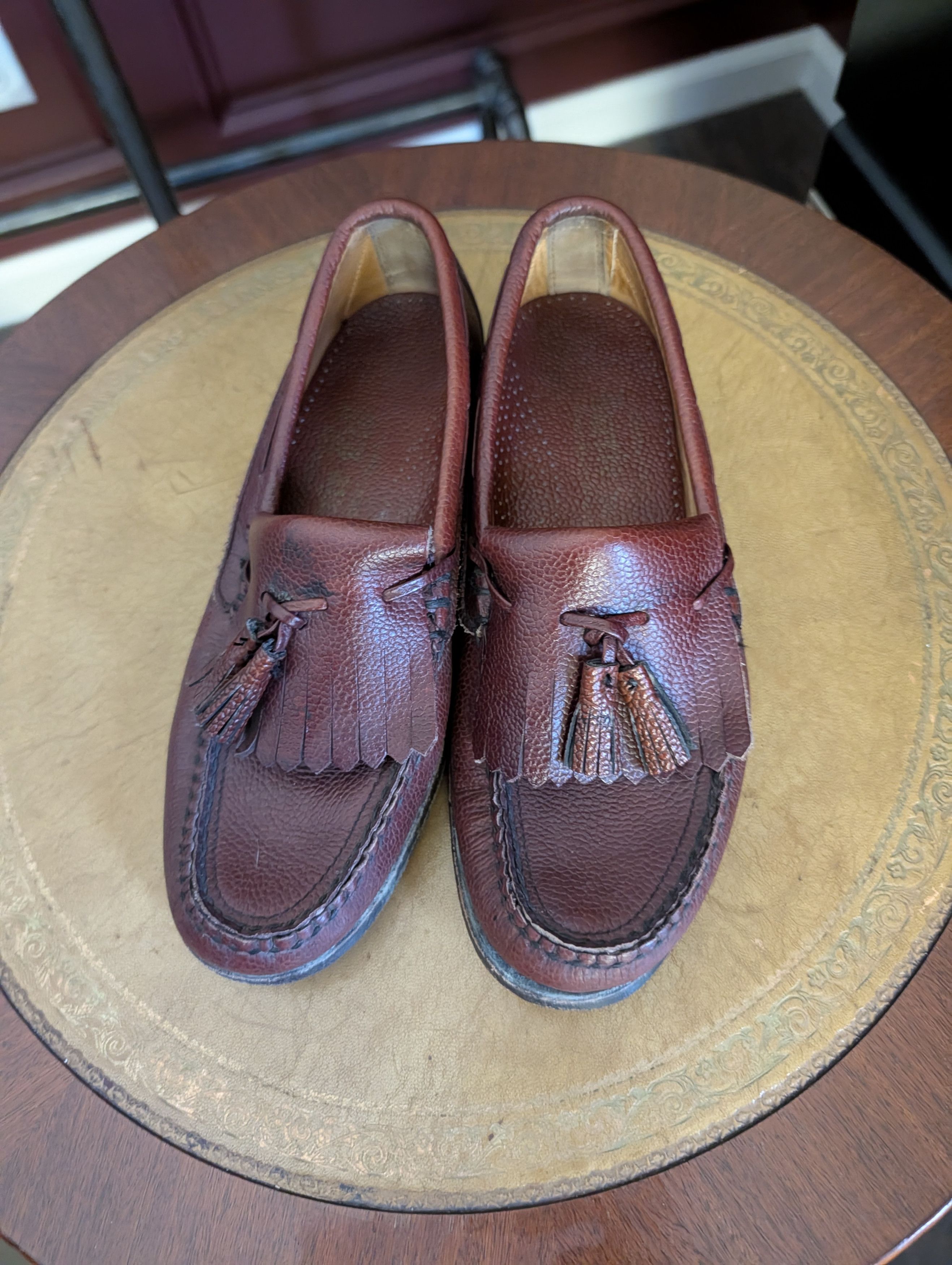Chester Barrie Vtg burgundy pebbled leather hand sews moccasin loafers Size US 7 / EU 40 - 2 Thumbnail