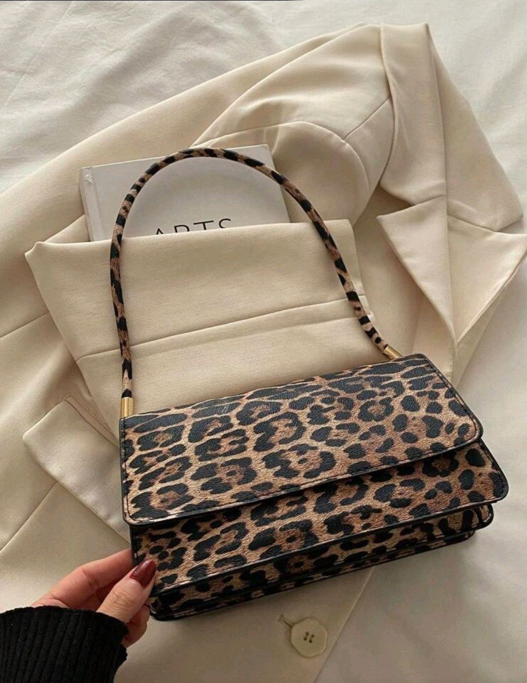 The Unbranded Brand Fashionable Solid Color Retro Minimalist Shoulder Bag Size ONE SIZE - 1 Thumbnail
