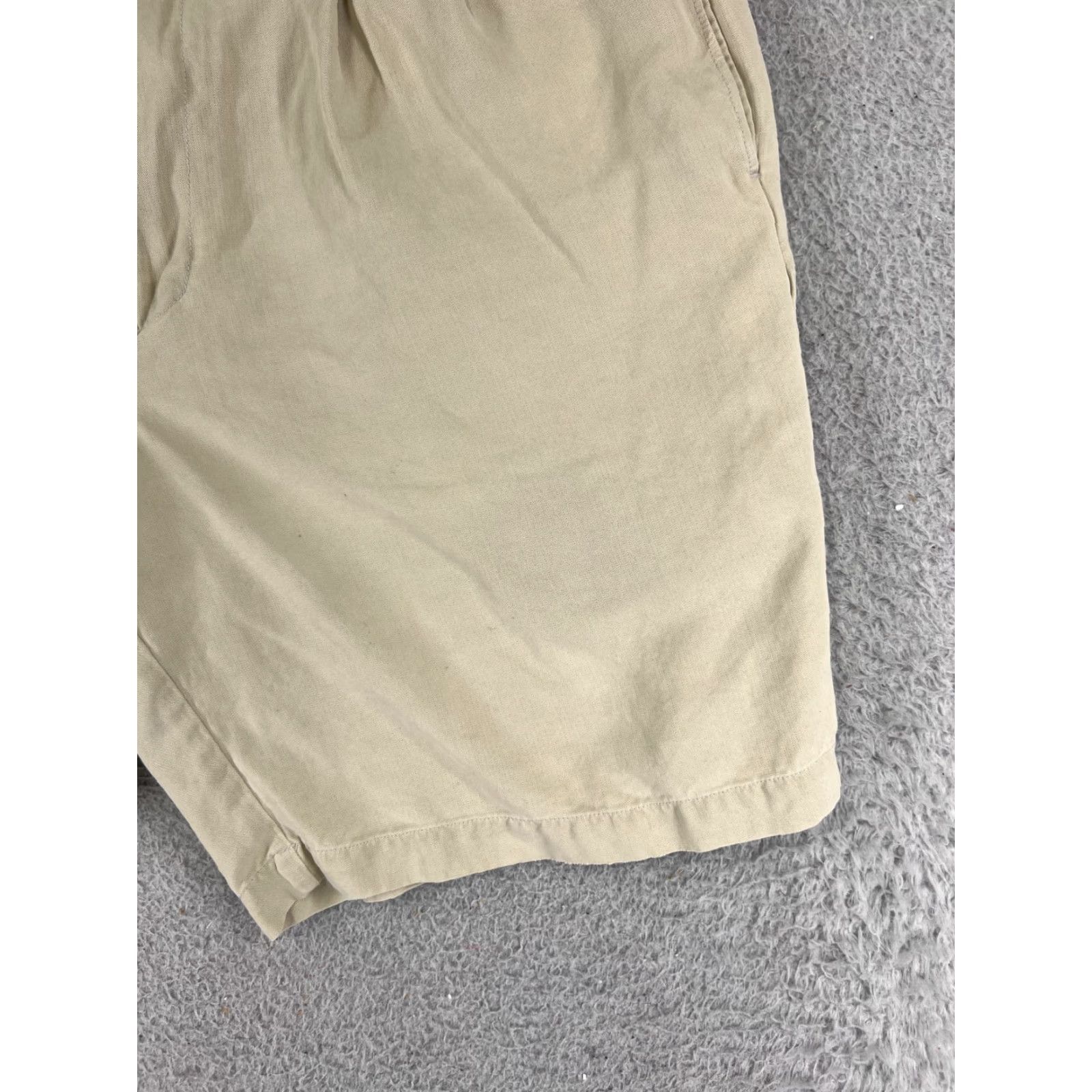 Tommy Bahama VINTAGE? No — Tommy Bahama Bermuda Shorts Men 34 Beige Pleated Silk Golf Casual Beach Aloha 90s Theme Mens Size US 34 / EU 50 - 2 Thumbnail