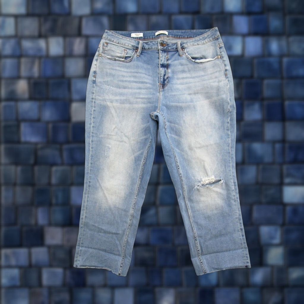 Vintage VIGOSS Marley Capri Jeans Women Plus 18 Stretch Denim Blue Raw Hem Tapered Capri 18 Womens Size 40" / US 18 - 1 Thumbnail