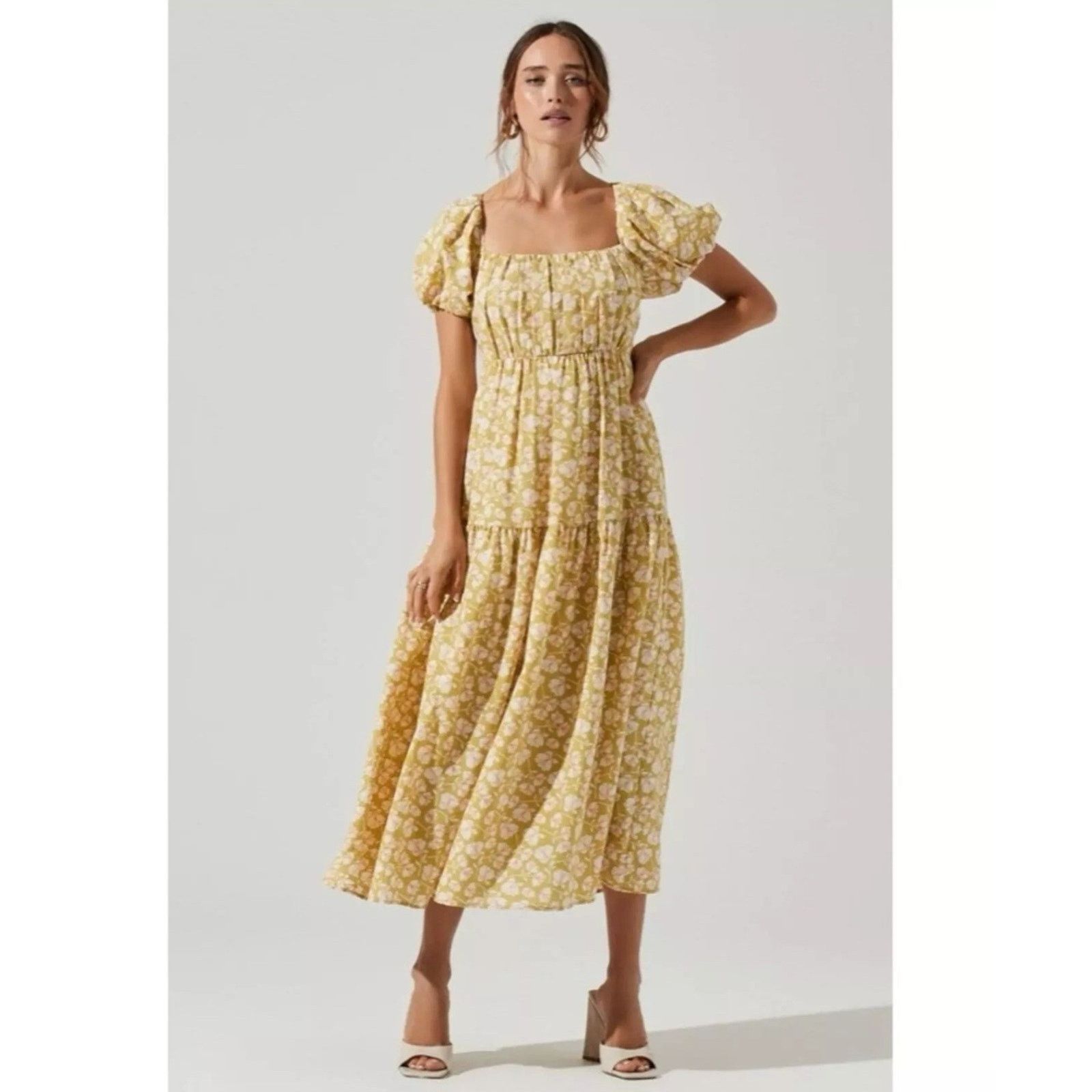 ASTR The Label ASTR The Label Green Floral Bubble Sleeve Tiered Midi Dress Size M / US 6-8 / IT 42-44 - 1 Thumbnail