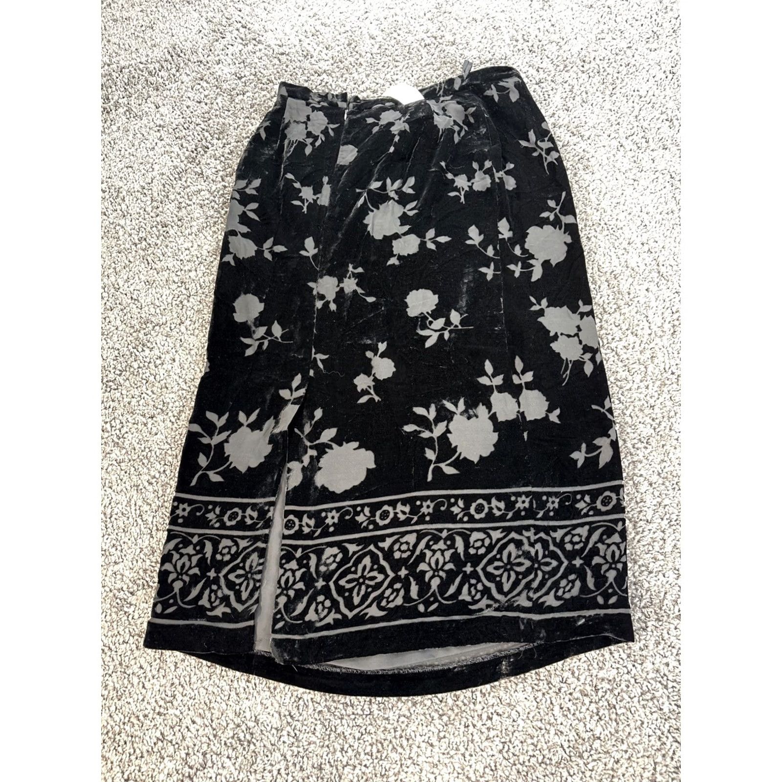 Talbots Talbots Vintage Midi Floral Velvet Skirt Women 16 Black Roses Size 16 Size 38" / US 16 / IT 52 - 6 Thumbnail