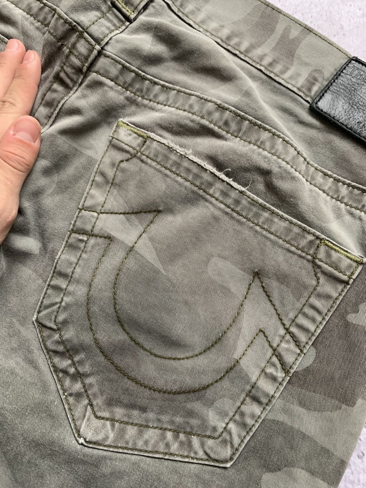 True Religion 🔥CRAZY TRUE RELIGION DISTRESSED CAMO PANTS Y2K Size US 36 / EU 52 - 5 Thumbnail