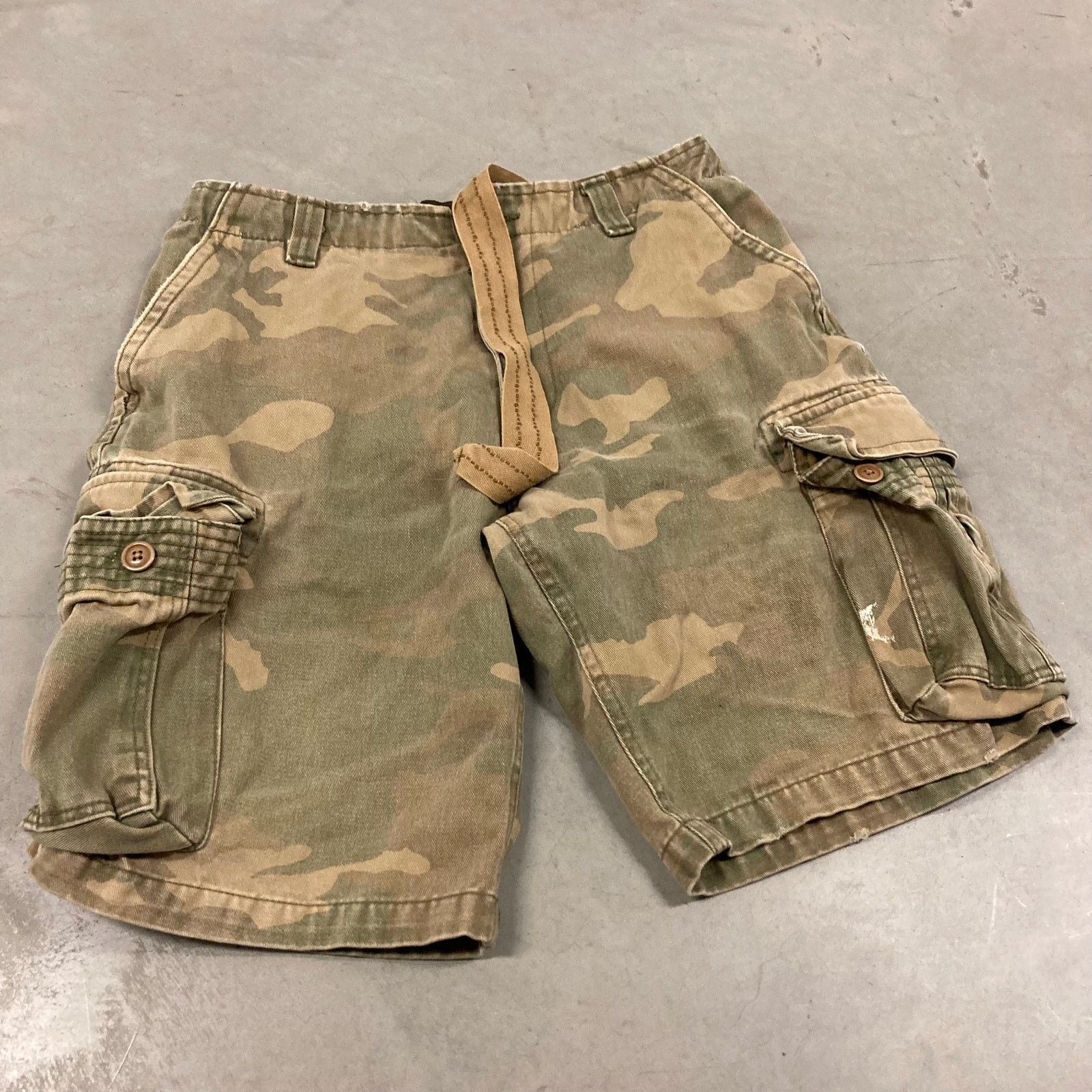 Vintage Vintage Y2K camo cargo board shorts 34 Size US 34 / EU 50 - 1 Thumbnail