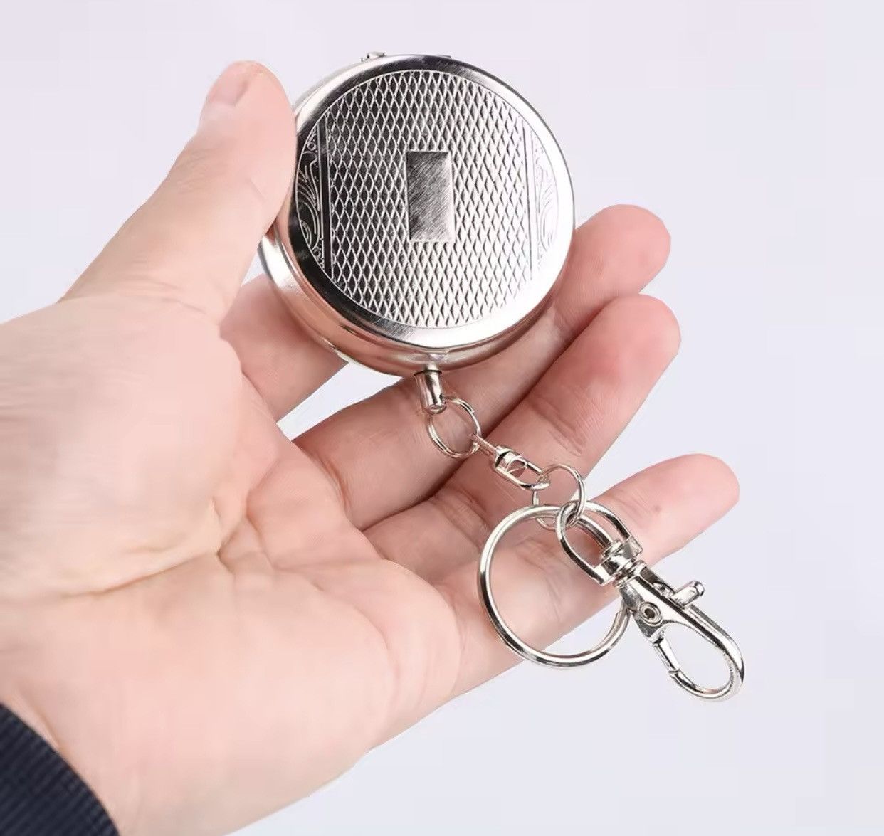 Vintage Portable Vehicle Cigarette Ashtray Ashtray with Key Chain Size ONE SIZE - 3 Thumbnail