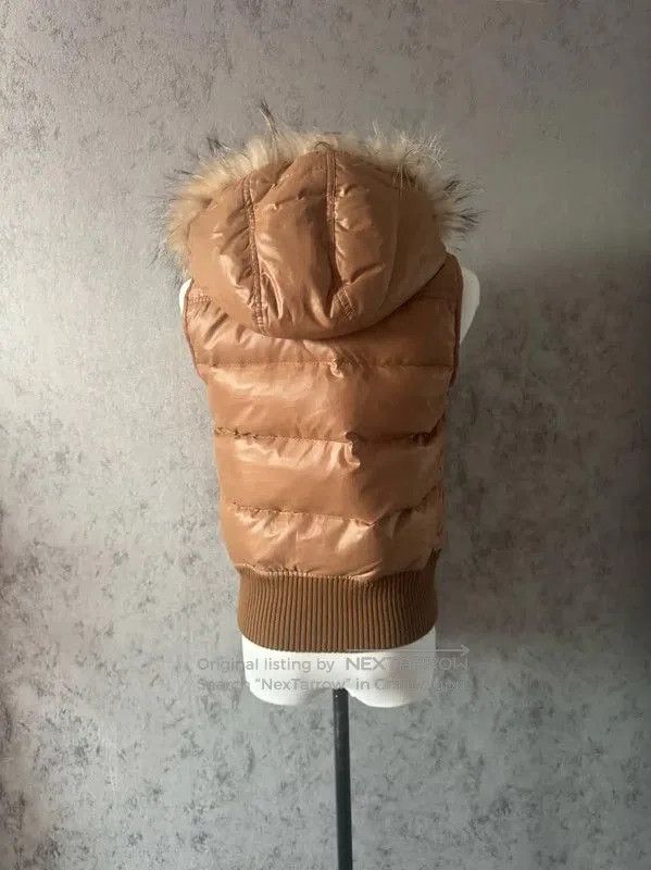 Burberry Burberry Women's Khaki Puffer Vest with Fur Hood. Size M / US 6-8 / IT 42-44 - 4 Thumbnail
