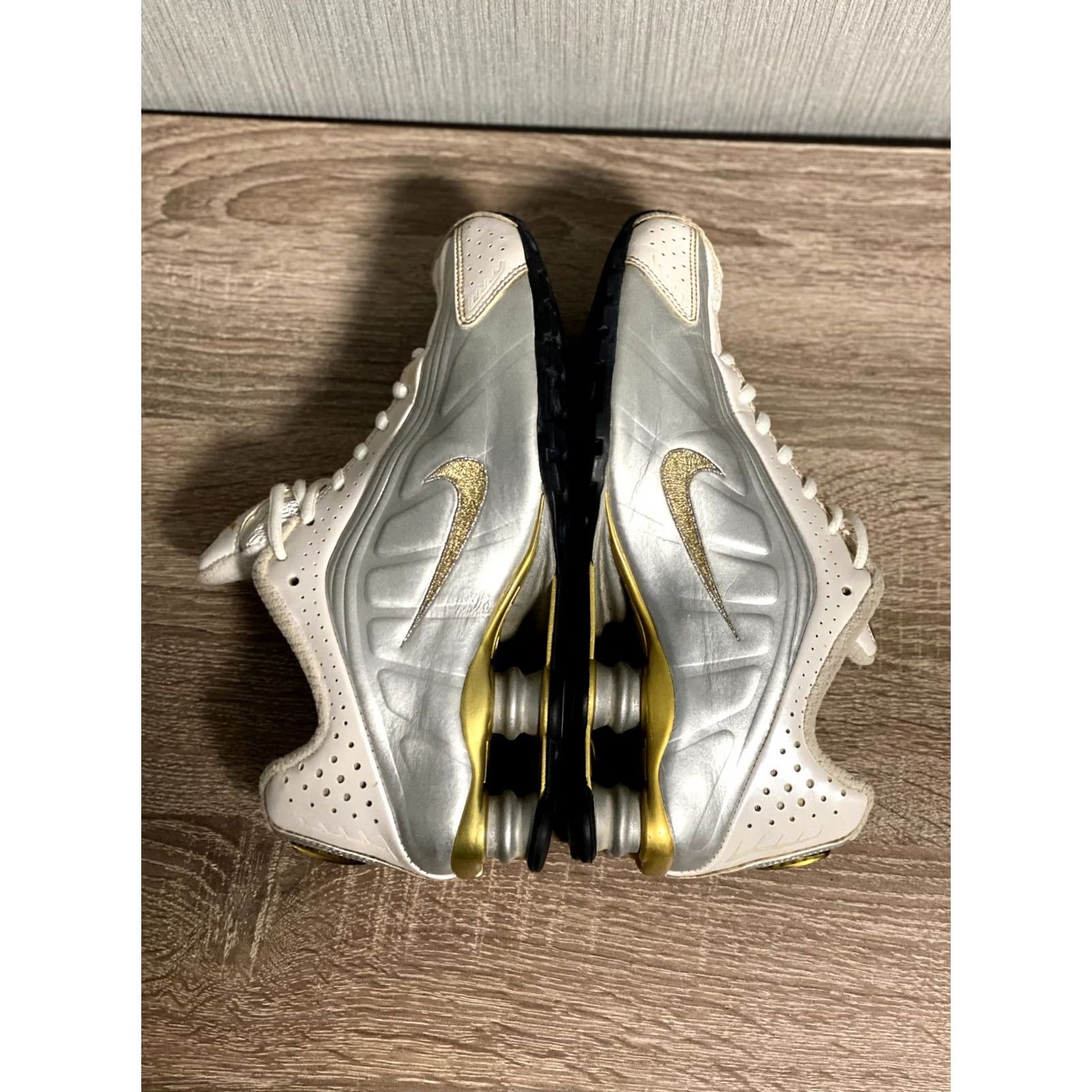 Nike VINTAGE Nike Shox Sneakers 90s Men US 8 Grey Gold Swosh Nike Shox Sneaker Mens 90s Size US 8 / EU 41 - 7 Thumbnail