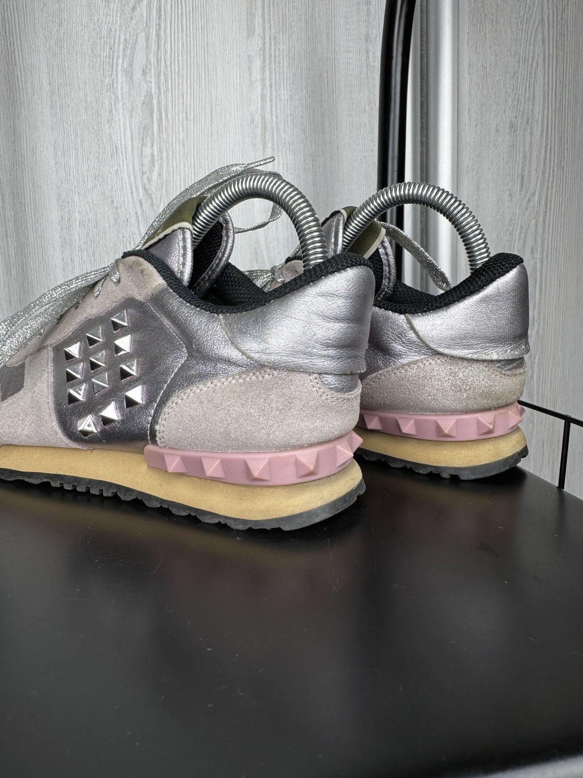 Valentino Valentino Garavani Rockstud grey/silver/pink lowtop sneakers Size US 8 / IT 38 - 10 Thumbnail