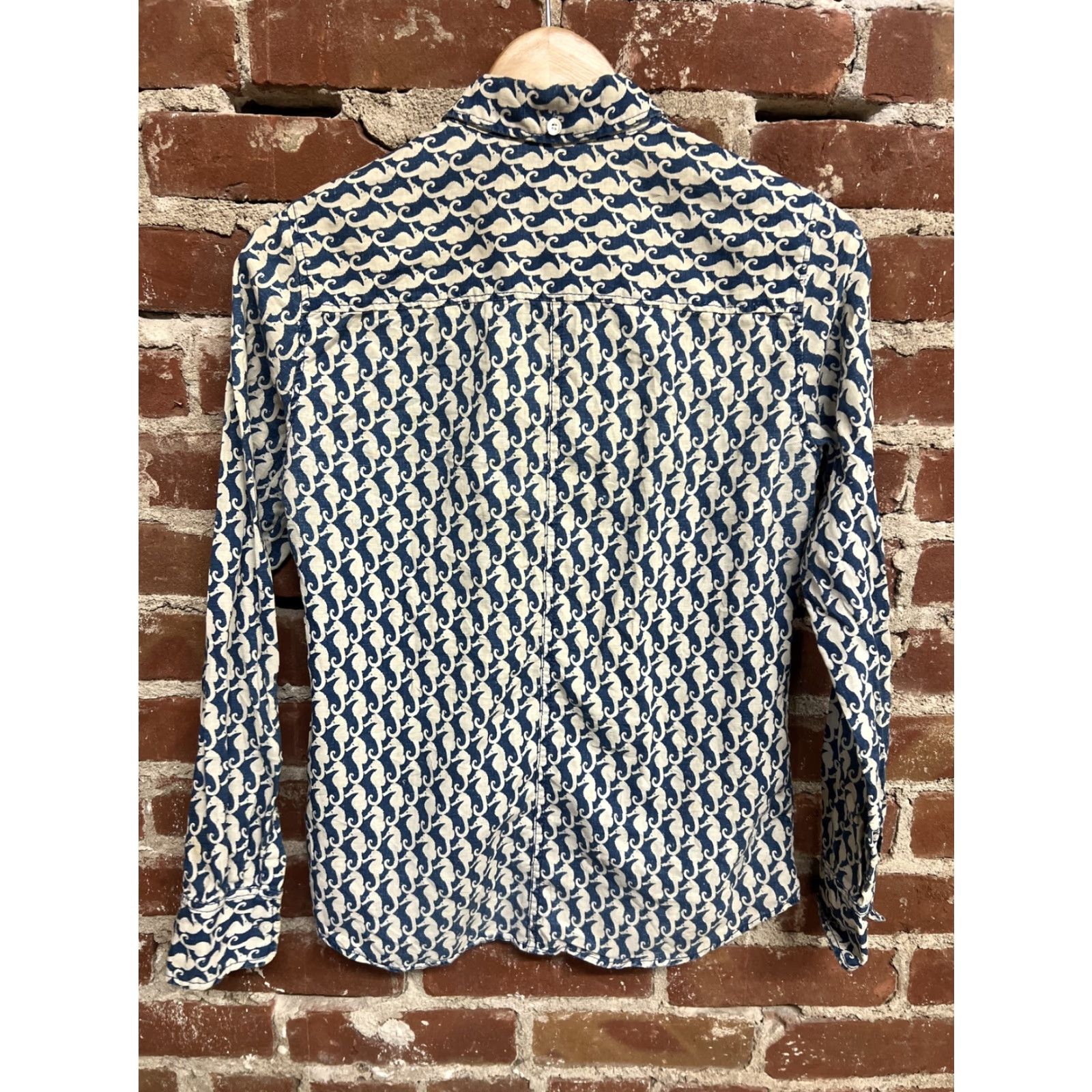 J.Crew J.Crew Button-Up Linen Blue Seahorse Collared Long Sleeve Shirt Women Size 0 - 19" Pit to Pit 25" Length Size XS / US 0-2 / IT 36-38 - 3 Thumbnail