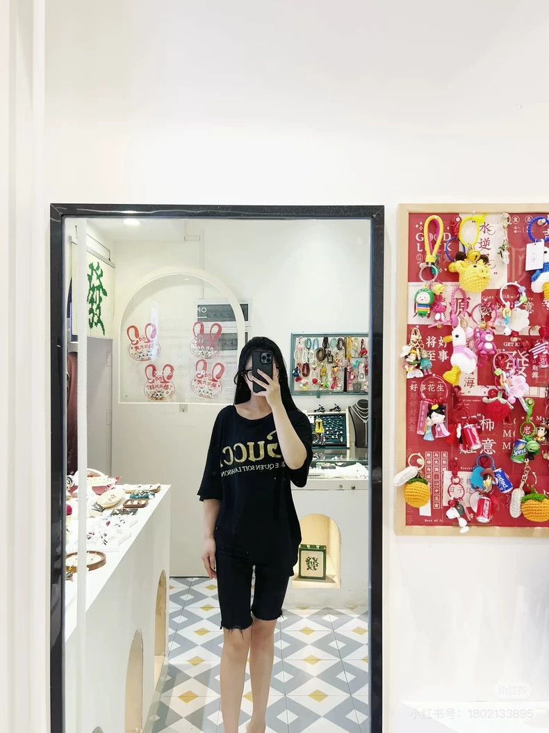Gucci Gucci Black gold-plated logo short sleeves 2504-Nextarrow Size US XS / EU 42 / 0 - 6 Thumbnail