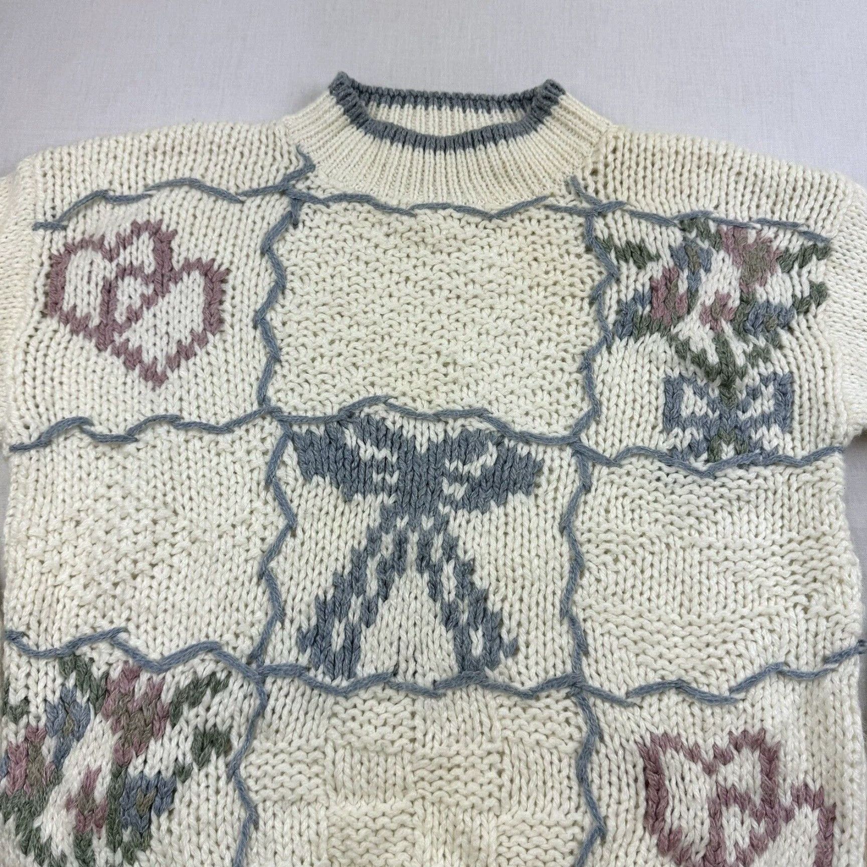 Vintage VINTAGE Nuggets Sweater Womens S White Heart Flowers 90s Pullover Size S / US 4 / IT 40 - 2 Thumbnail