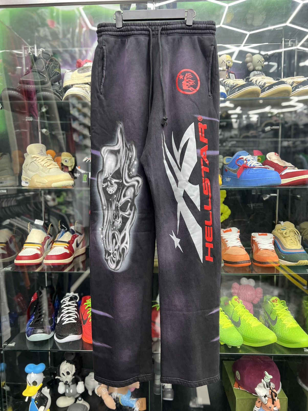 HELLSTAR Hellstar airbrushed skull flare bottom sweatpants Sz Large Size US 34 / EU 50 - 1 Thumbnail