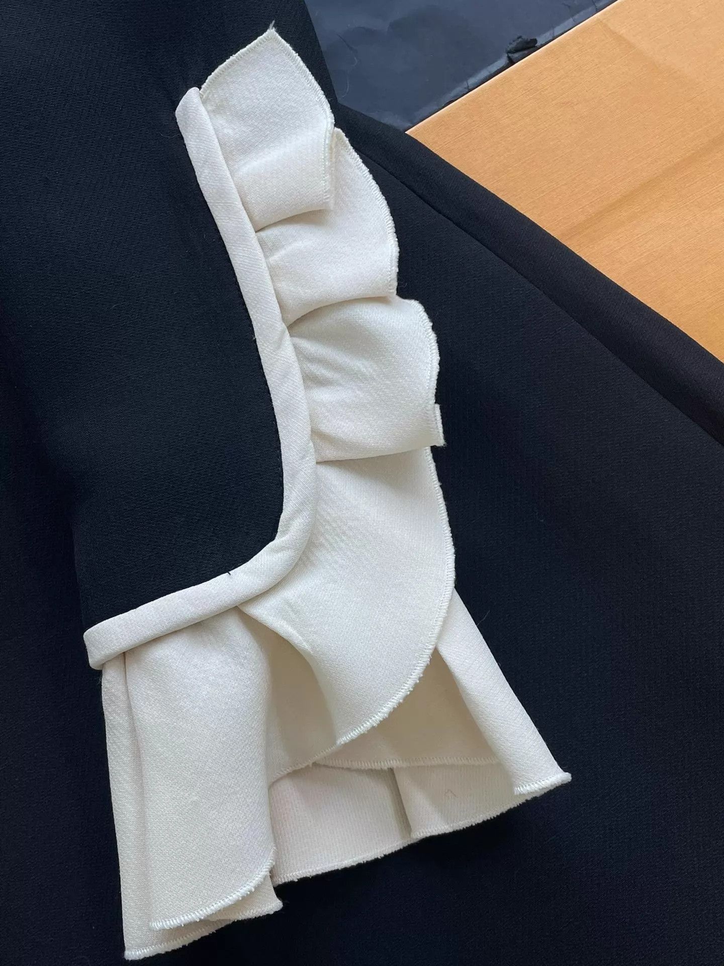 Valentino Valentino Black & White Colorblocked Dress 42 Women's Size M / US 6-8 / IT 42-44 - 2 Thumbnail
