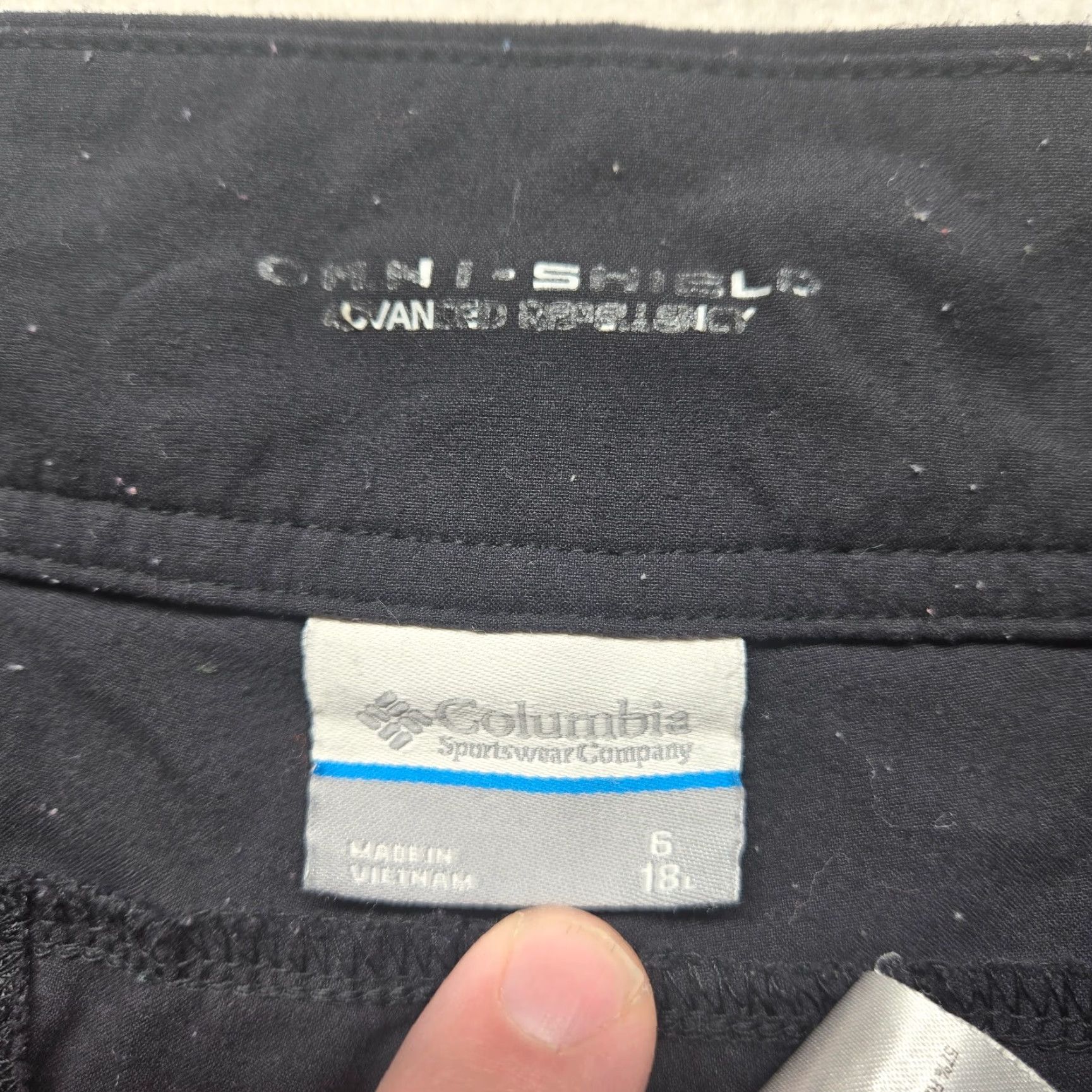 Vintage Columbia Omni Shield Crop Capri Pants Black Hiking Outdoors Adult Women's 6 Pants White? Size 28" / US 6 / IT 42 - 3 Thumbnail