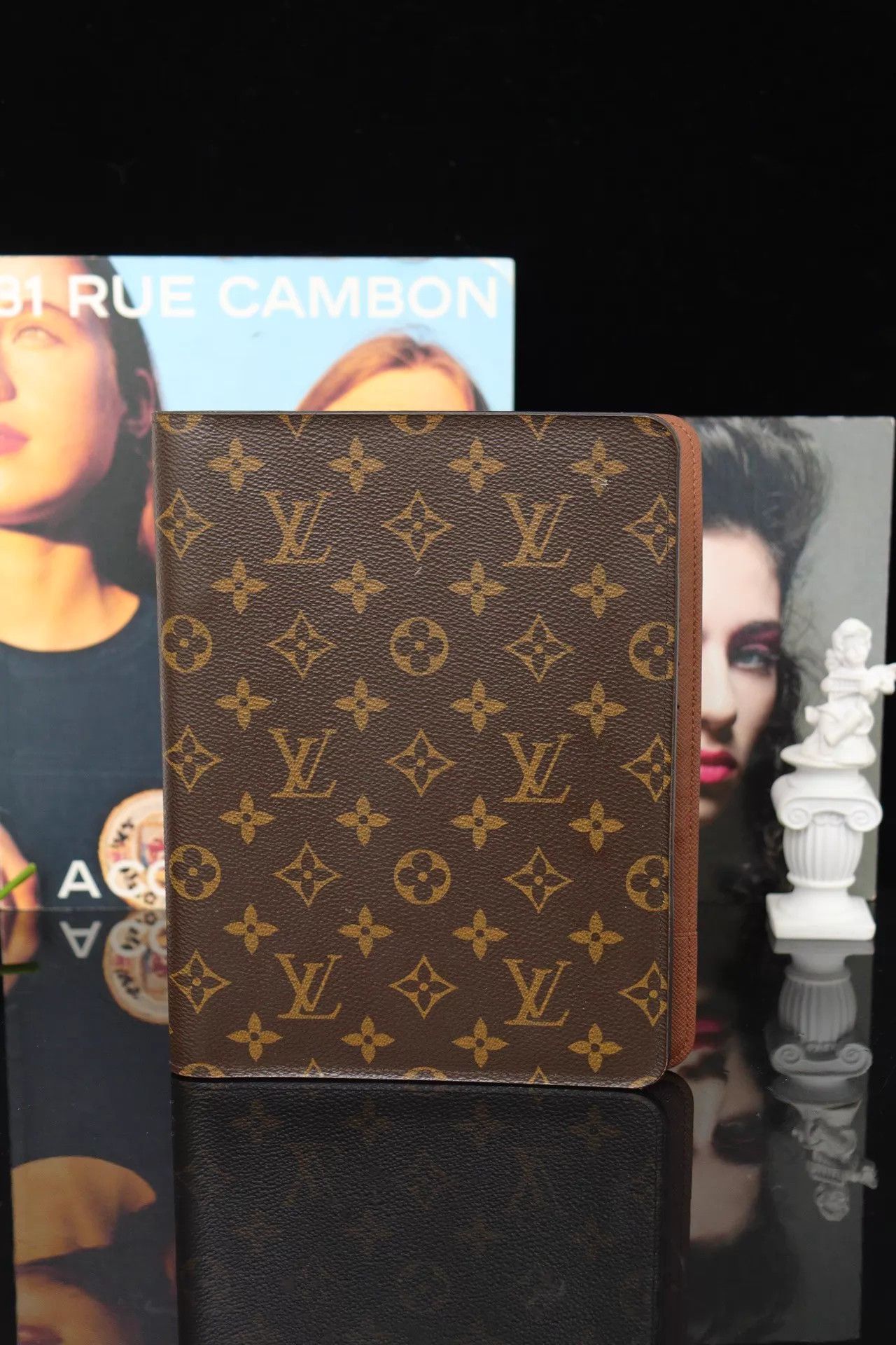 Louis Vuitton LV notebook sleeve 23.3x18 2018 vintage no accessories Size ONE SIZE - 1 Thumbnail
